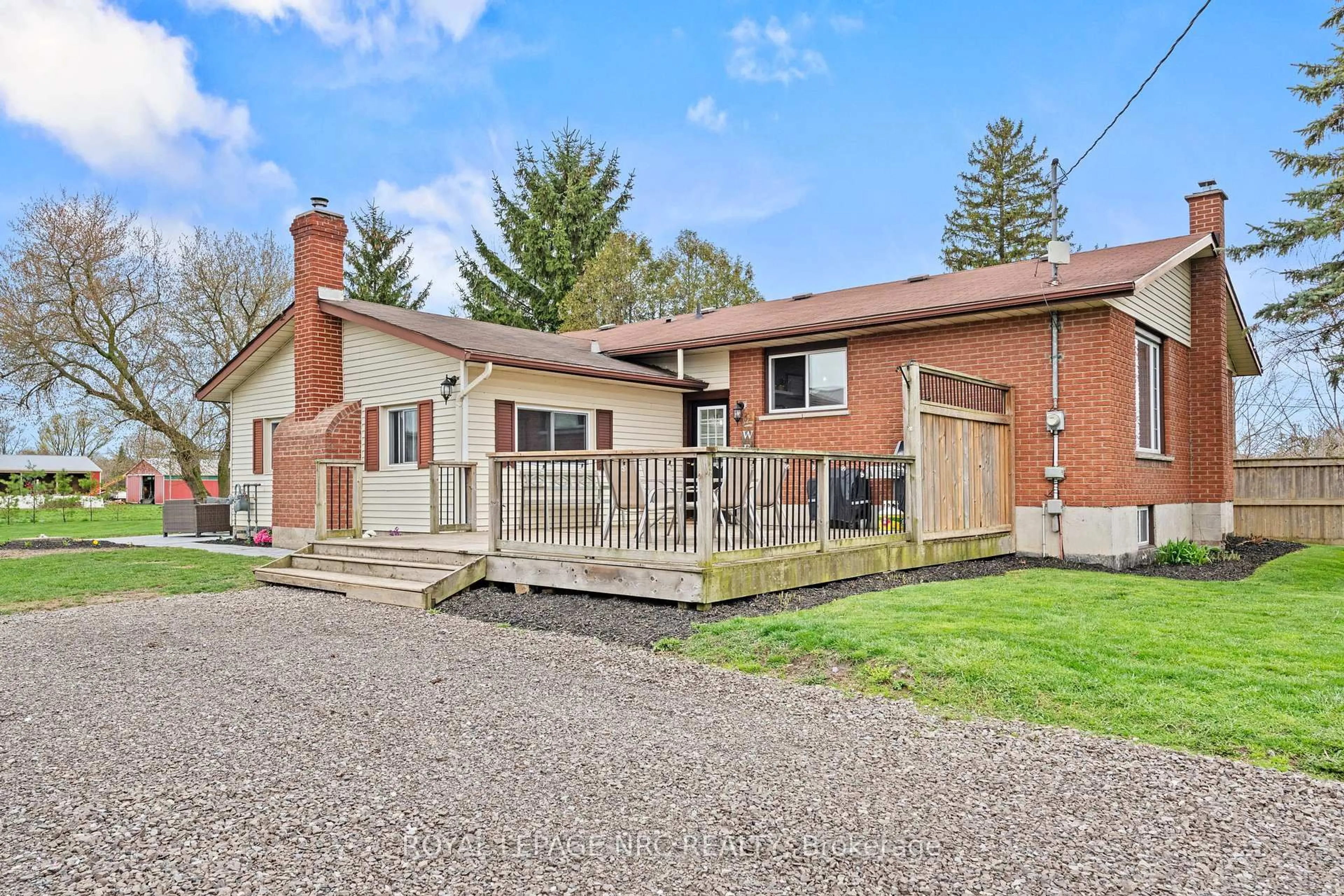 Patio, street for 315 Mclaughlin Rd, Haldimand Ontario N1A 2W7