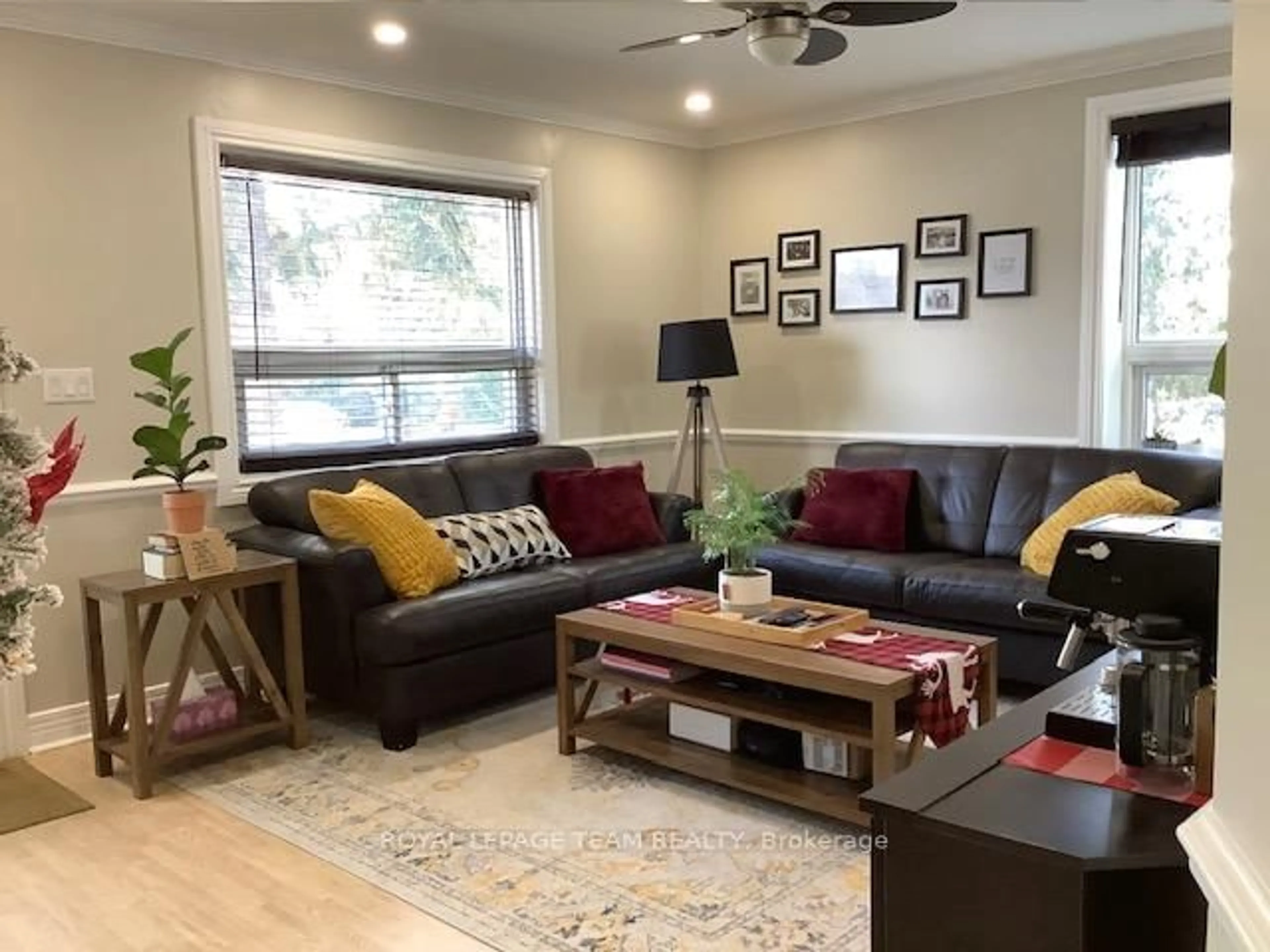 Living room with furniture, wood/laminate floor for 5425 Otto St, Osgoode Ontario K0A 2W0