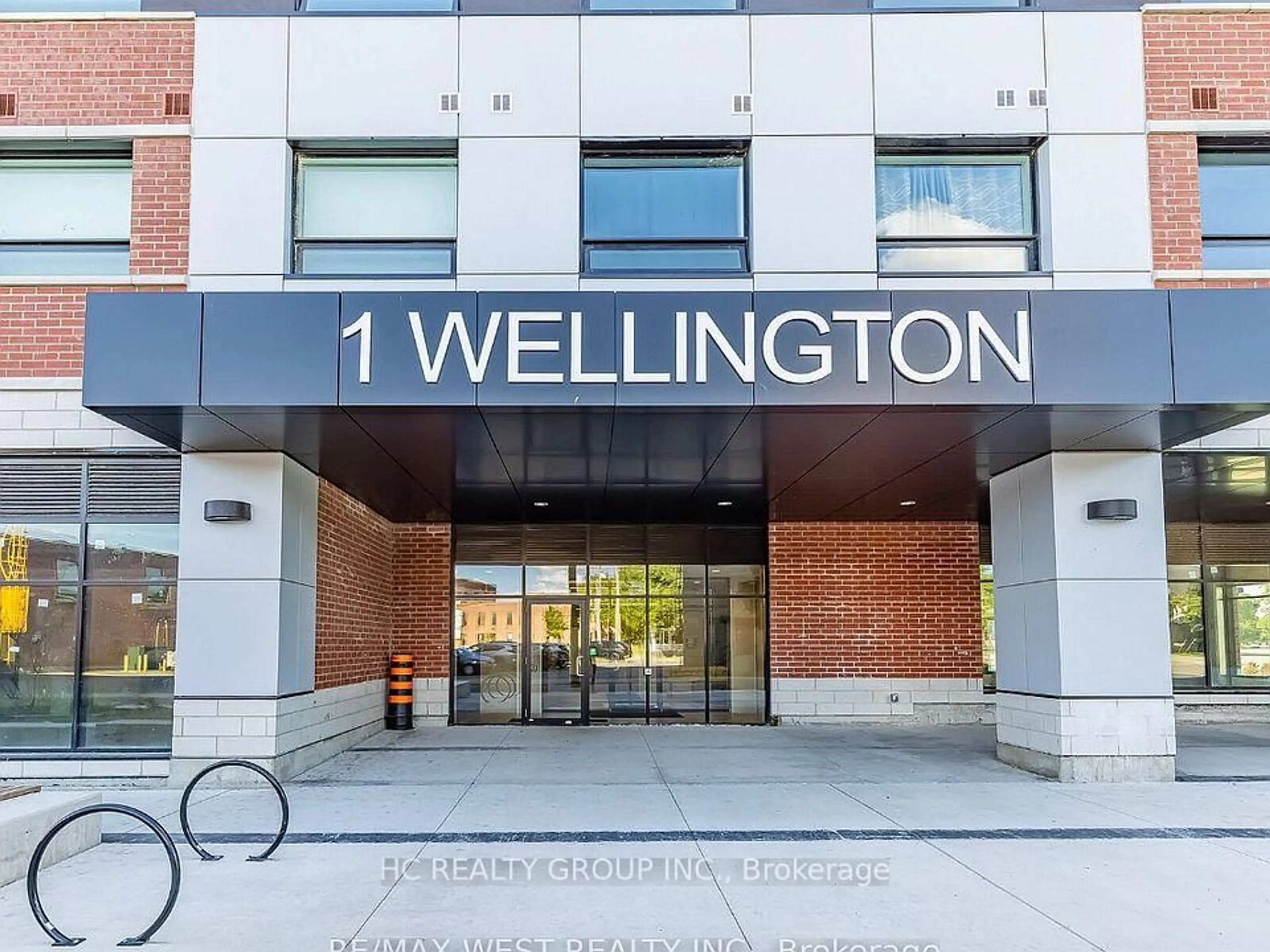 Indoor foyer for 1 Wellington St #205, Brantford Ontario N3T 2L3