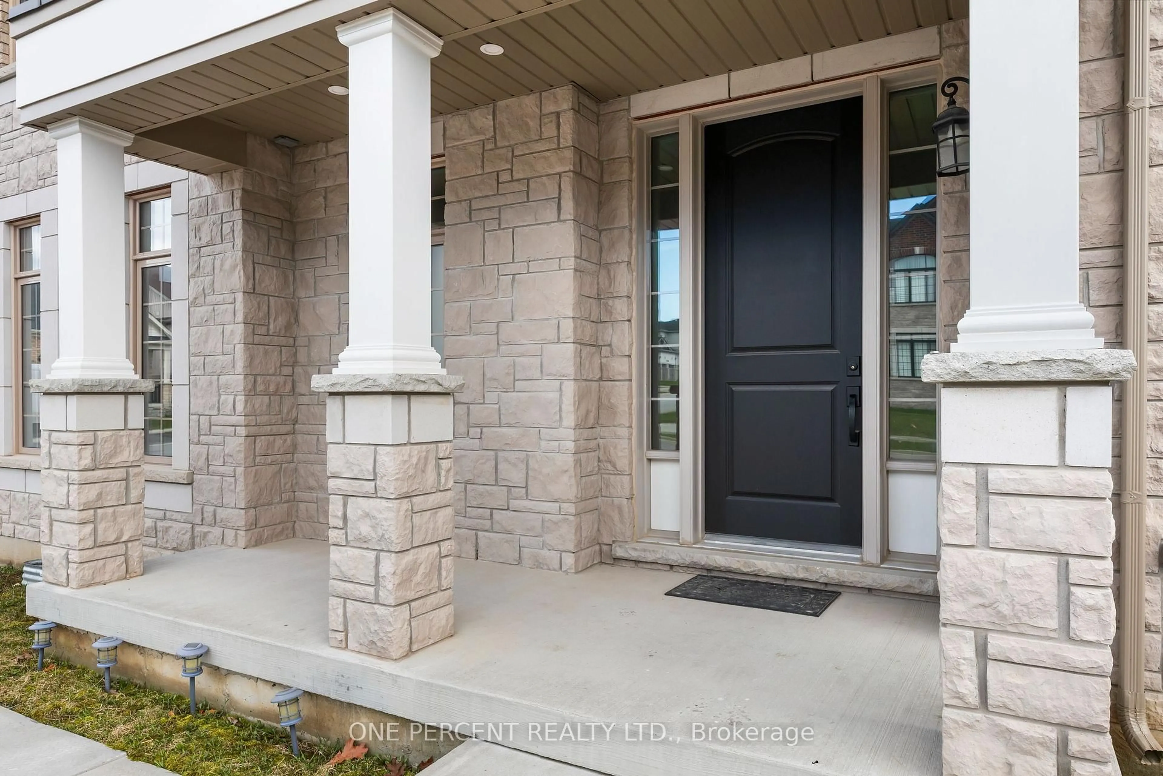 Indoor entryway for 44 Bromont Dr, Cavan Monaghan Ontario L0A 1G0