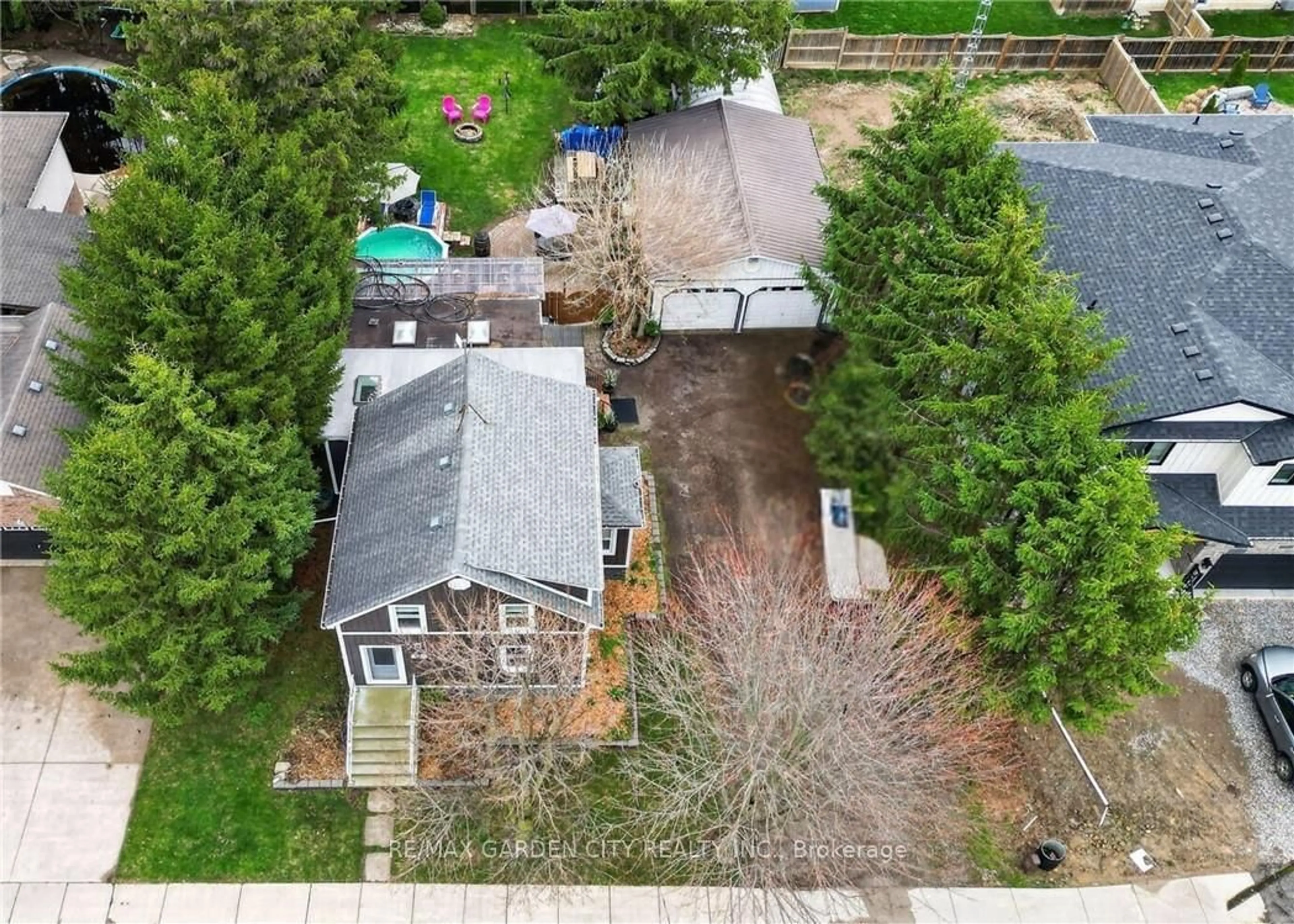 A pic from outside/outdoor area/front of a property/back of a property/a pic from drone, street for 3555 Campden Rd, Lincoln Ontario L0R 1G0