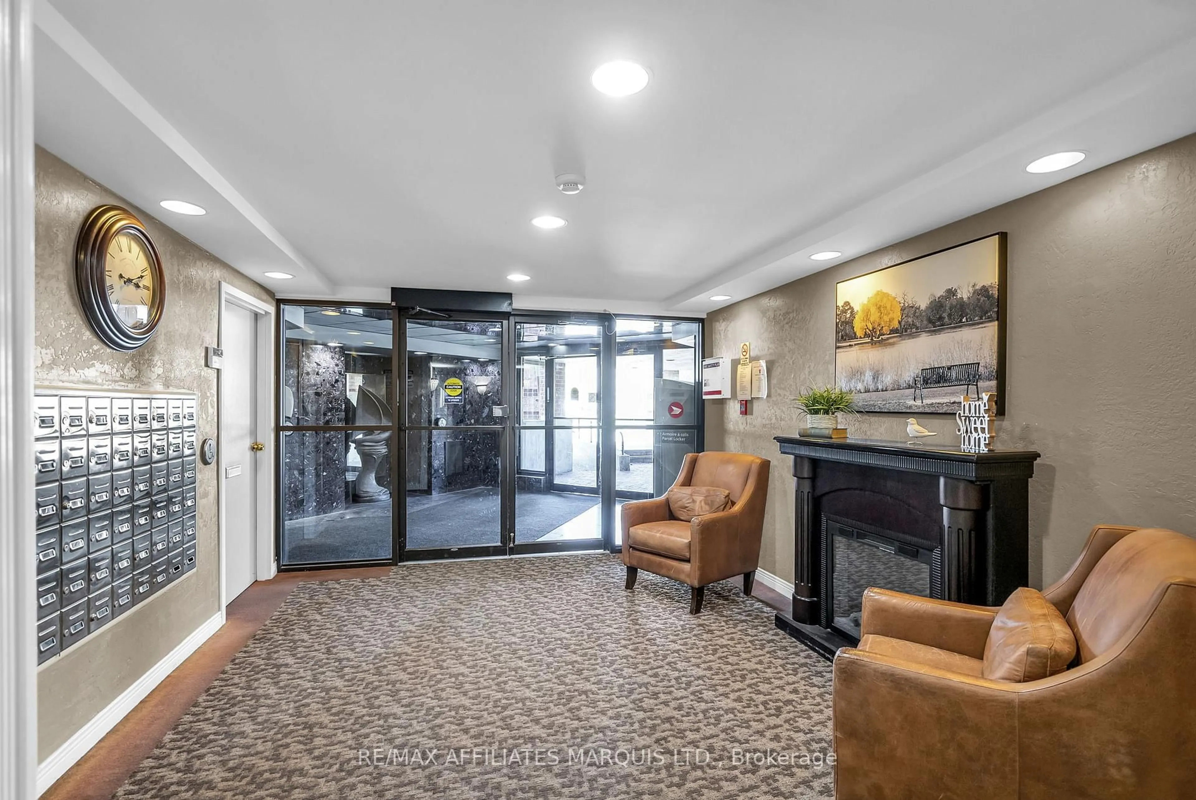 Indoor foyer for 121 Water St #408, Cornwall Ontario K6J 5T8