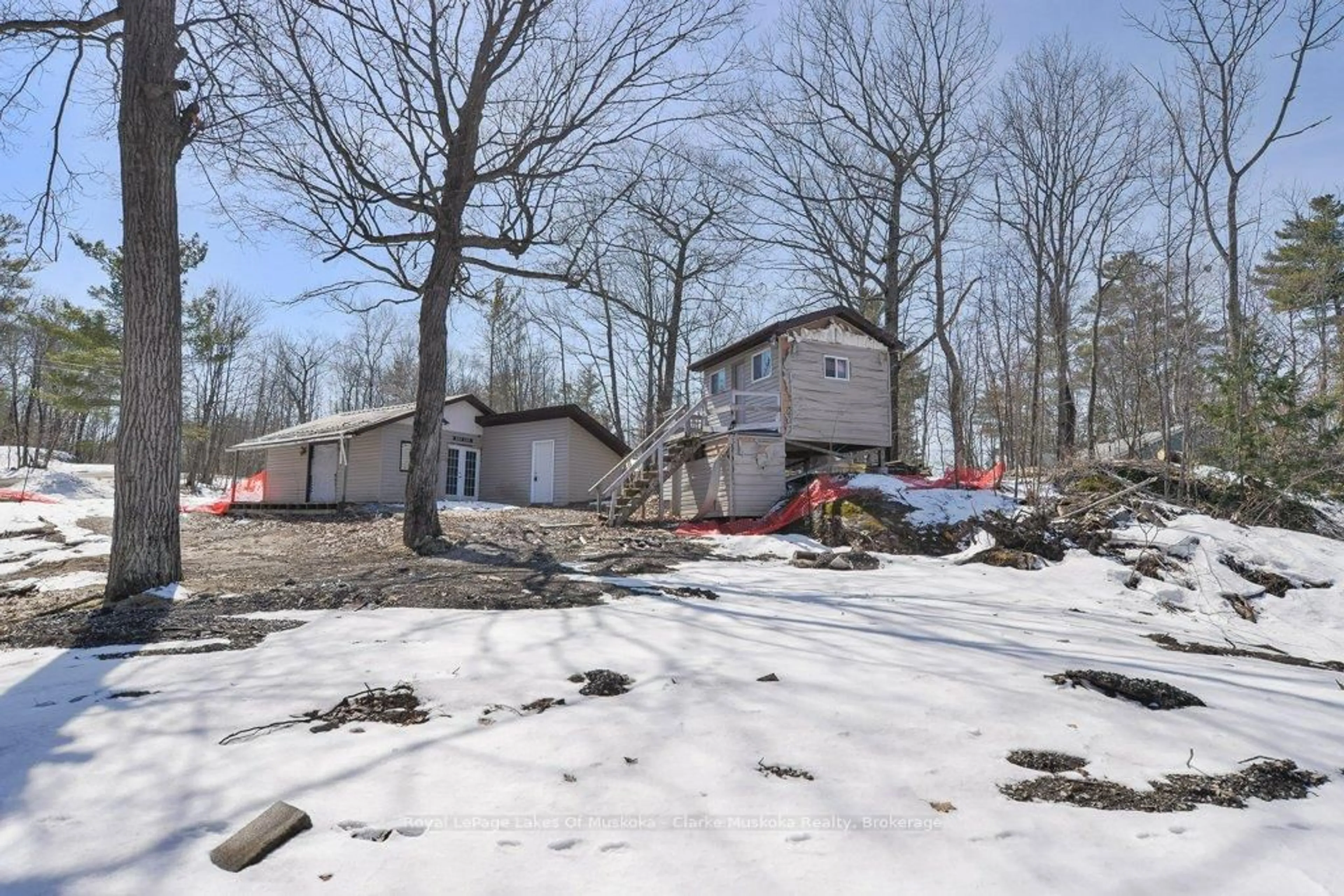 A pic from outside/outdoor area/front of a property/back of a property/a pic from drone, unknown for 482 Kings Farm Rd, Georgian Bay Ontario L0K 1S0