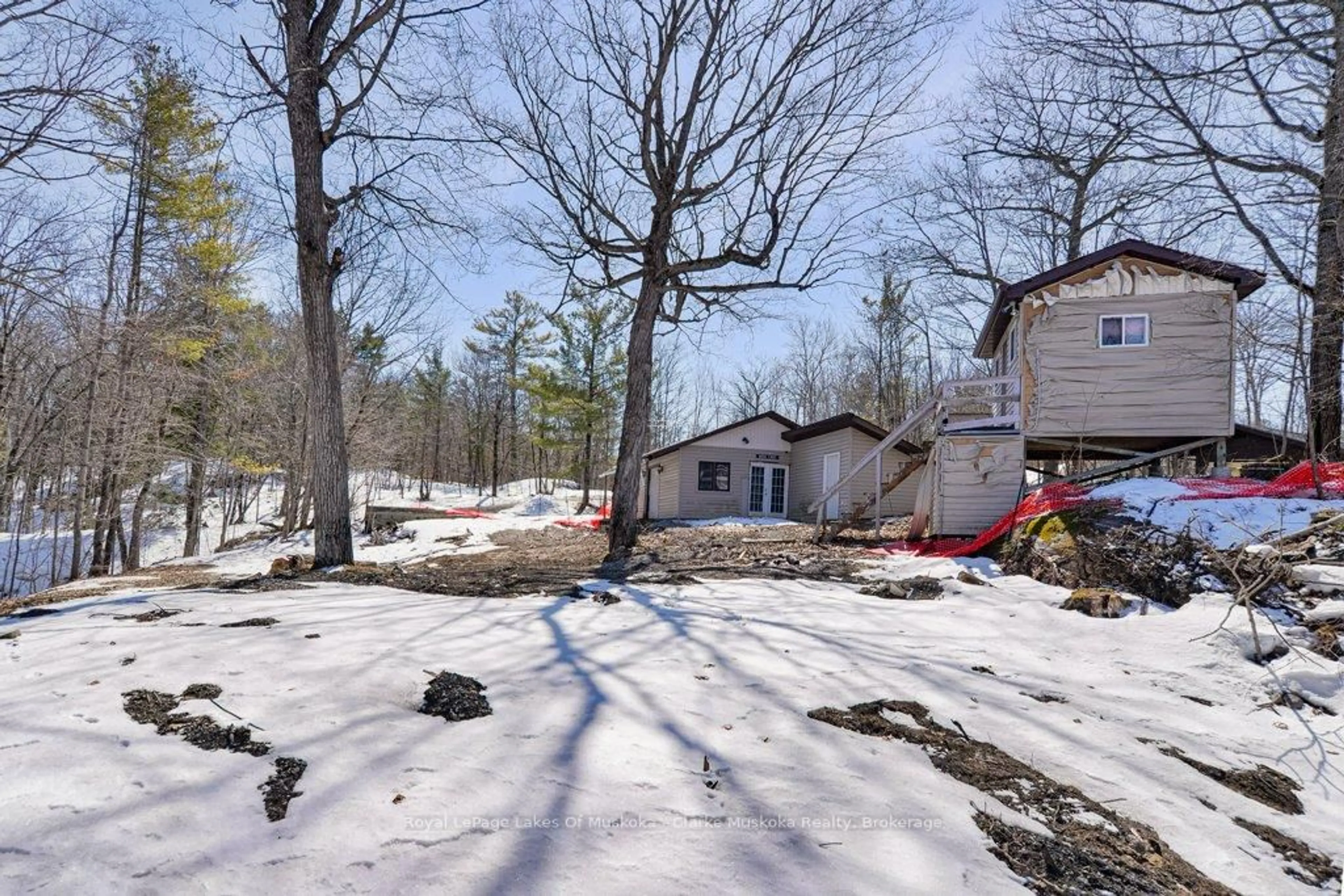 A pic from outside/outdoor area/front of a property/back of a property/a pic from drone, unknown for 482 Kings Farm Rd, Georgian Bay Ontario L0K 1S0