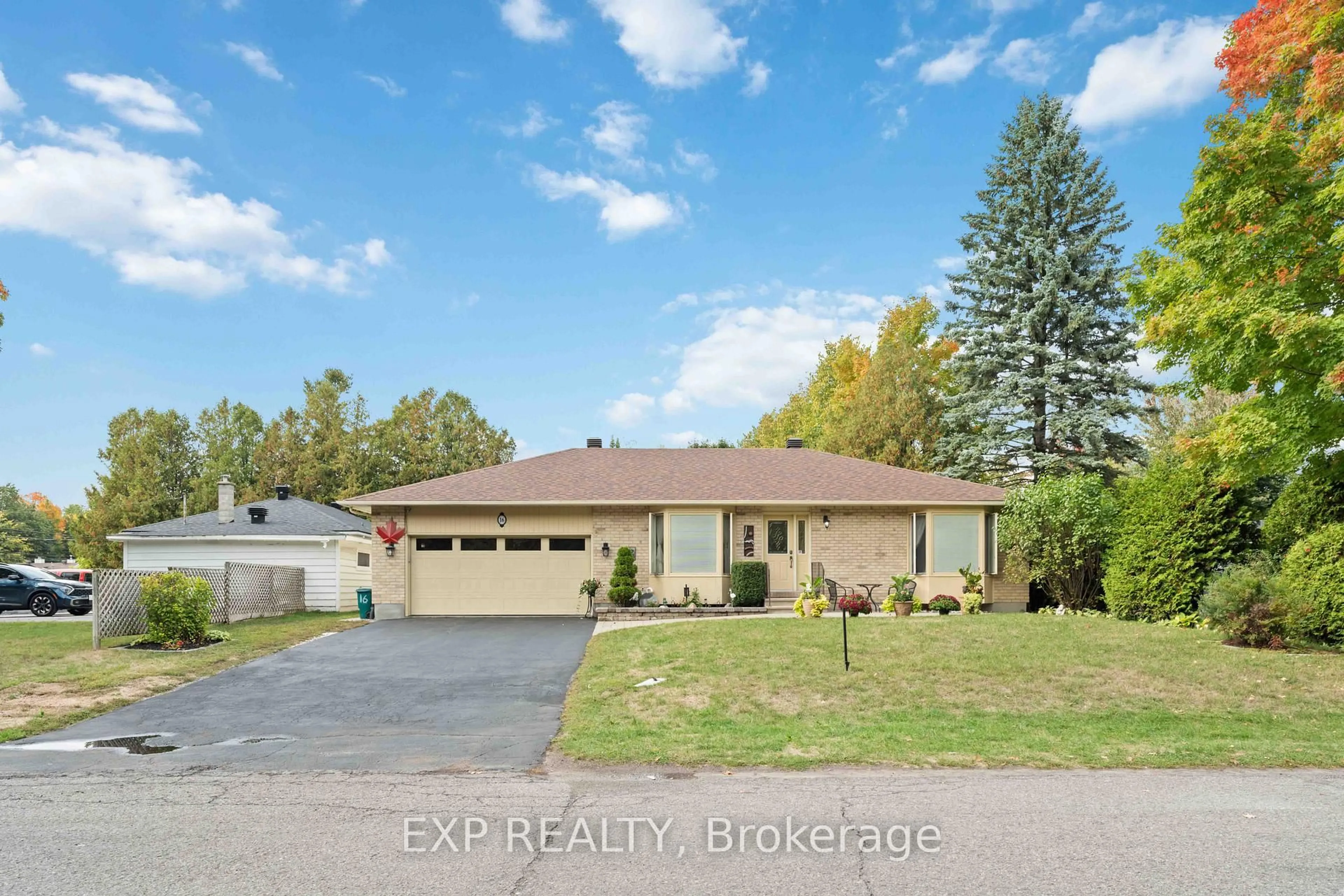 A pic from outside/outdoor area/front of a property/back of a property/a pic from drone, street for 16 Evelyn St, Stittsville Ontario K2S 1M9