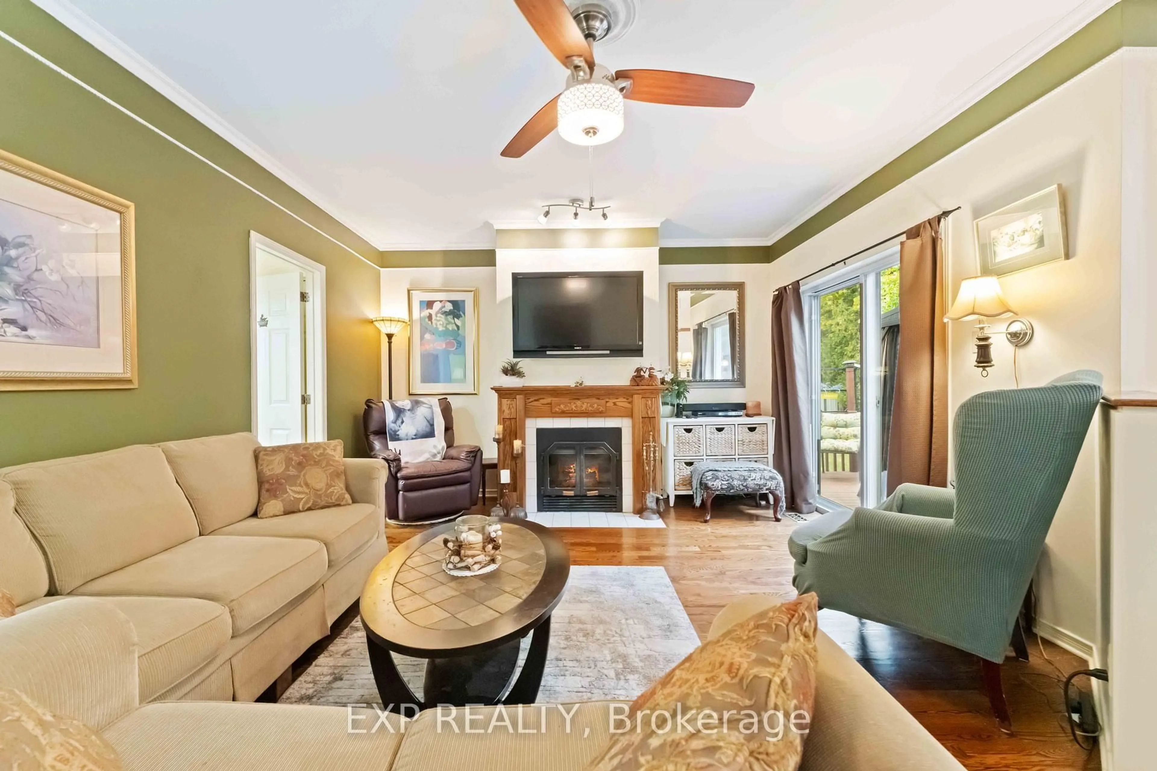 Living room with furniture, unknown for 16 Evelyn St, Stittsville Ontario K2S 1M9