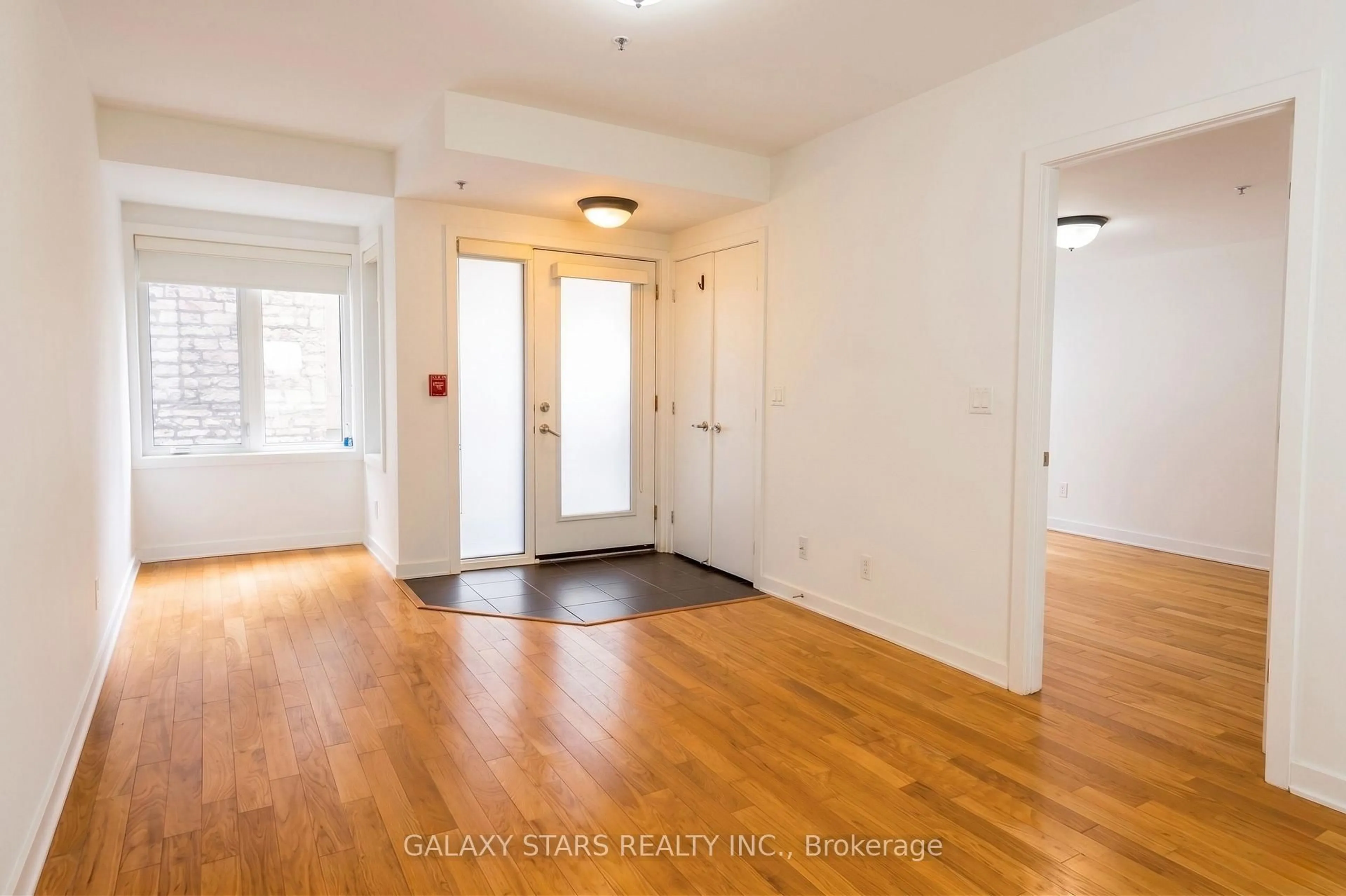Indoor entryway for 458D King Edward Ave #209, Ottawa Ontario K1N 0B3