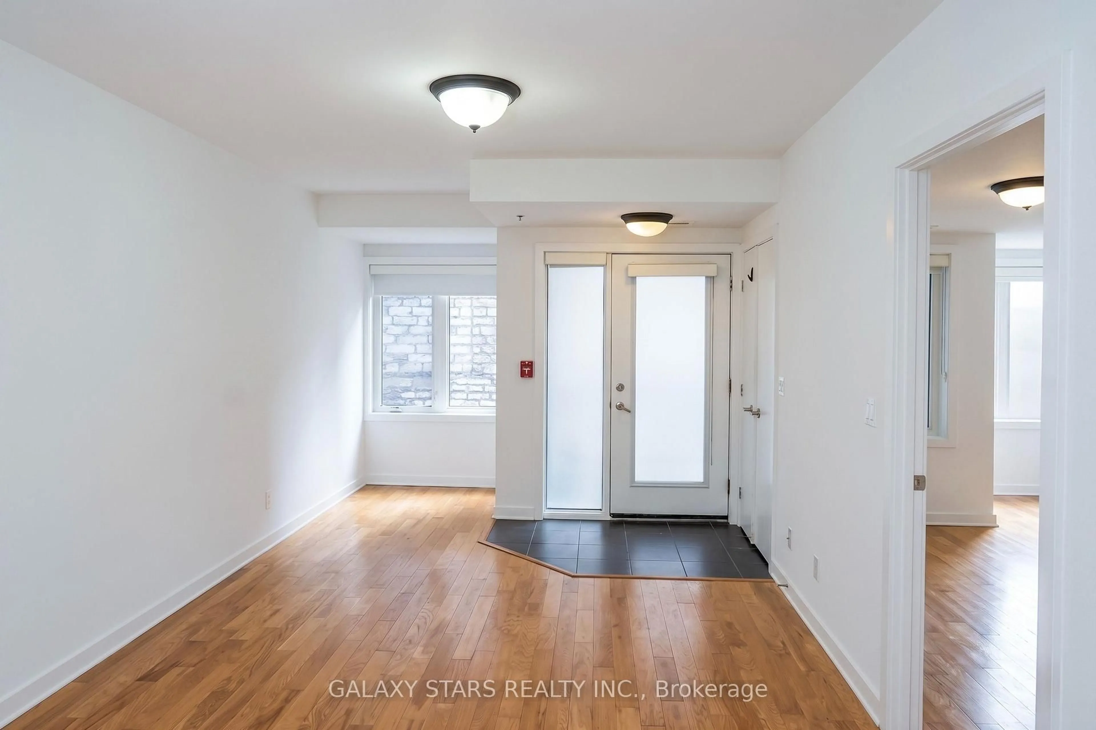 Indoor entryway for 458D King Edward Ave #209, Ottawa Ontario K1N 0B3
