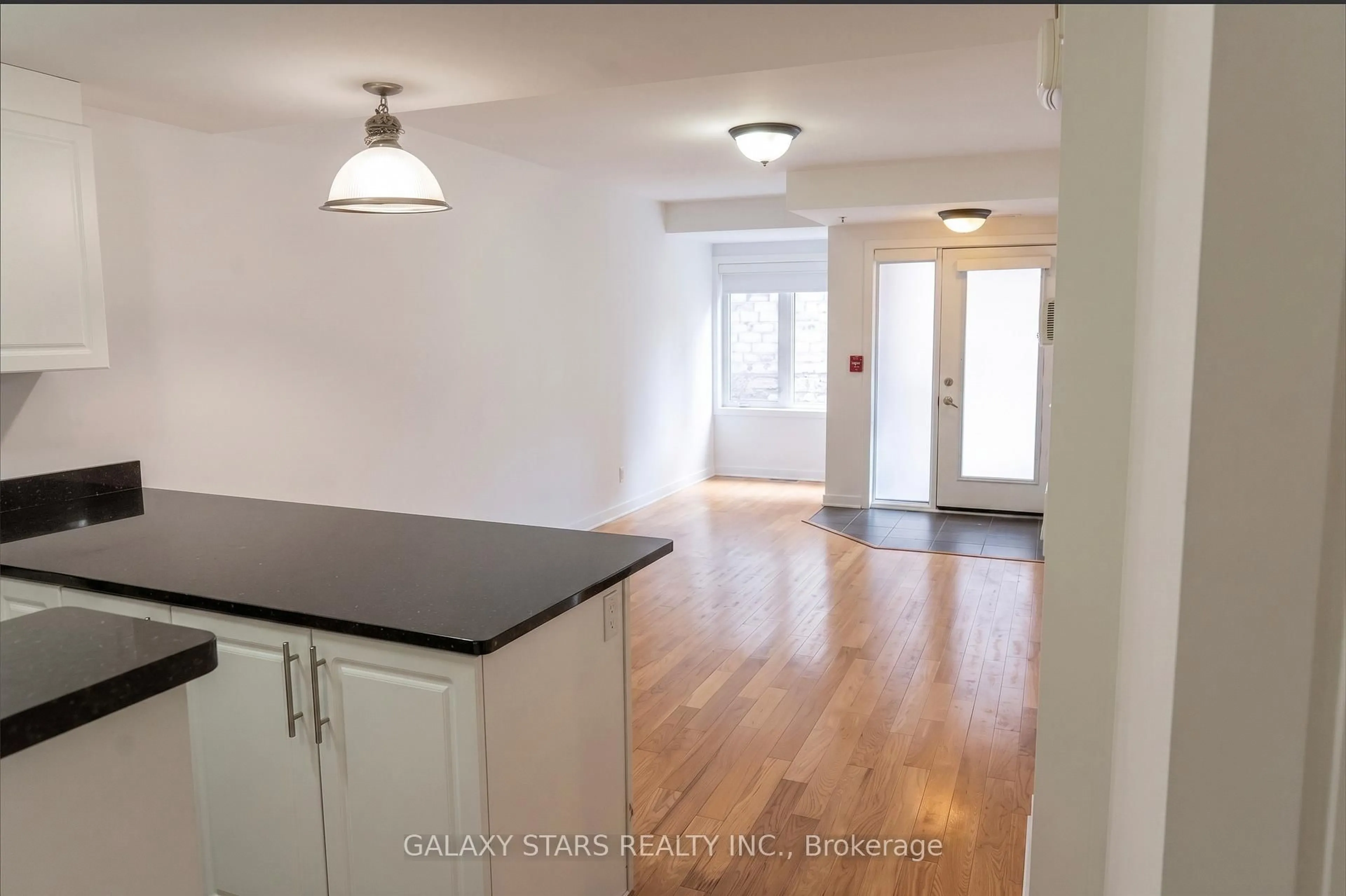 Unknown for 458D King Edward Ave #209, Ottawa Ontario K1N 0B3