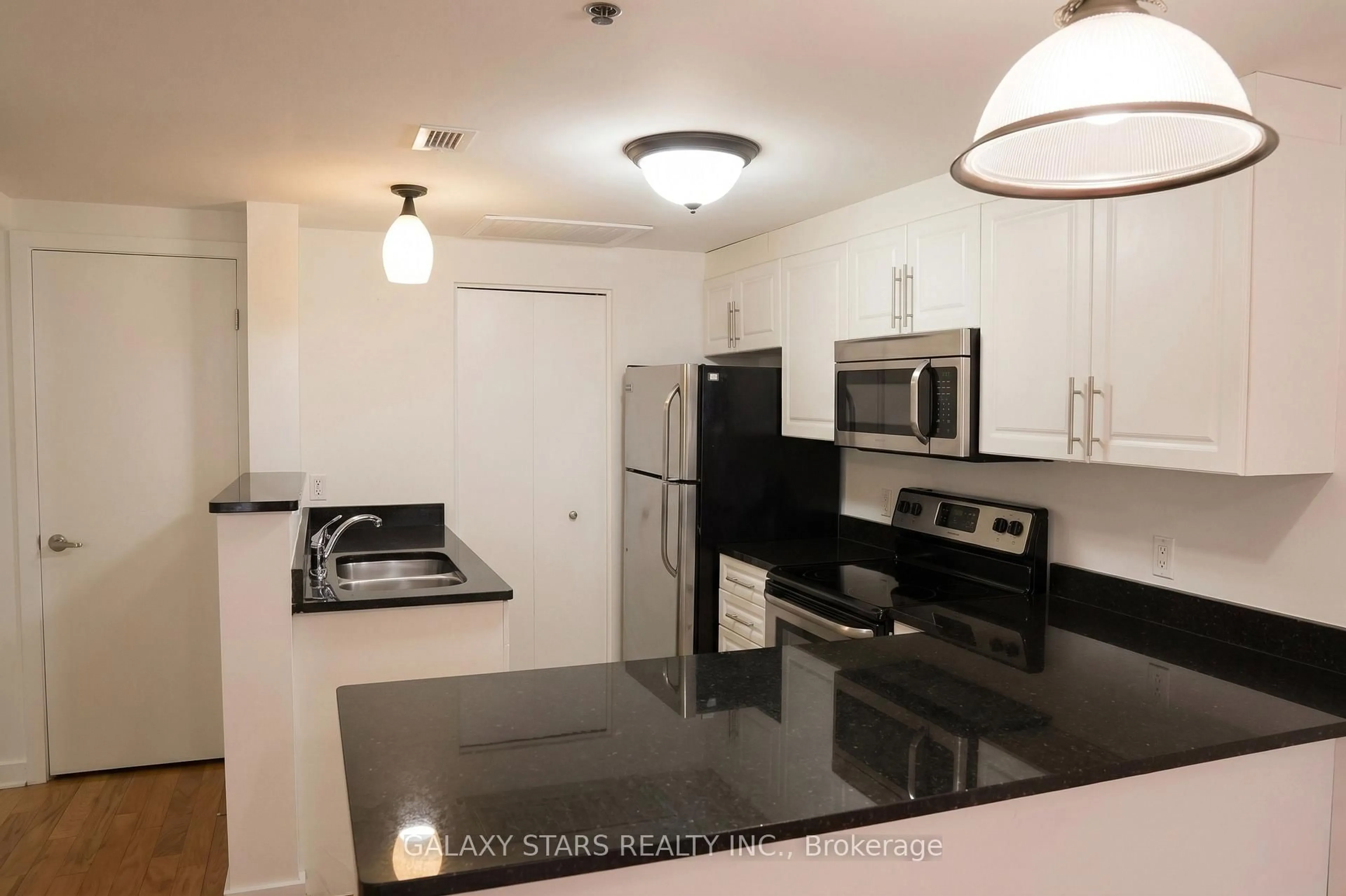 Standard kitchen, unknown for 458D King Edward Ave #209, Ottawa Ontario K1N 0B3