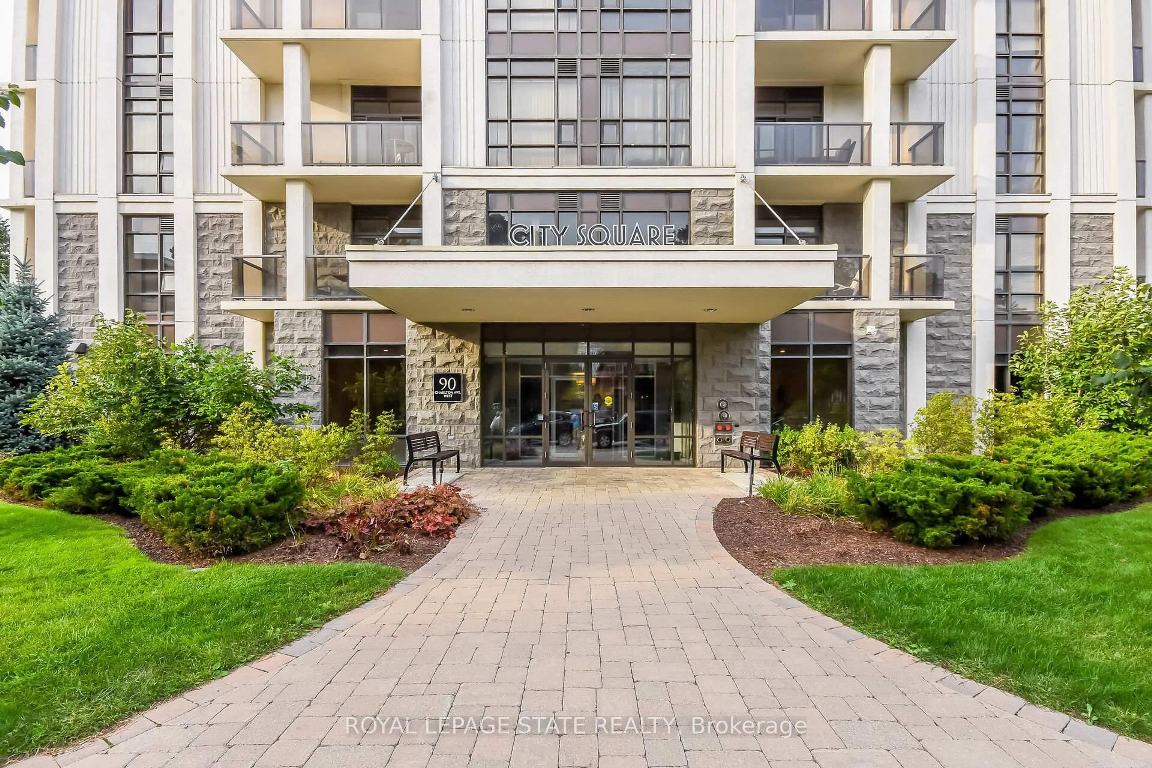 Indoor foyer for 90 Charlton Ave #804, Hamilton Ontario L8P 0B4