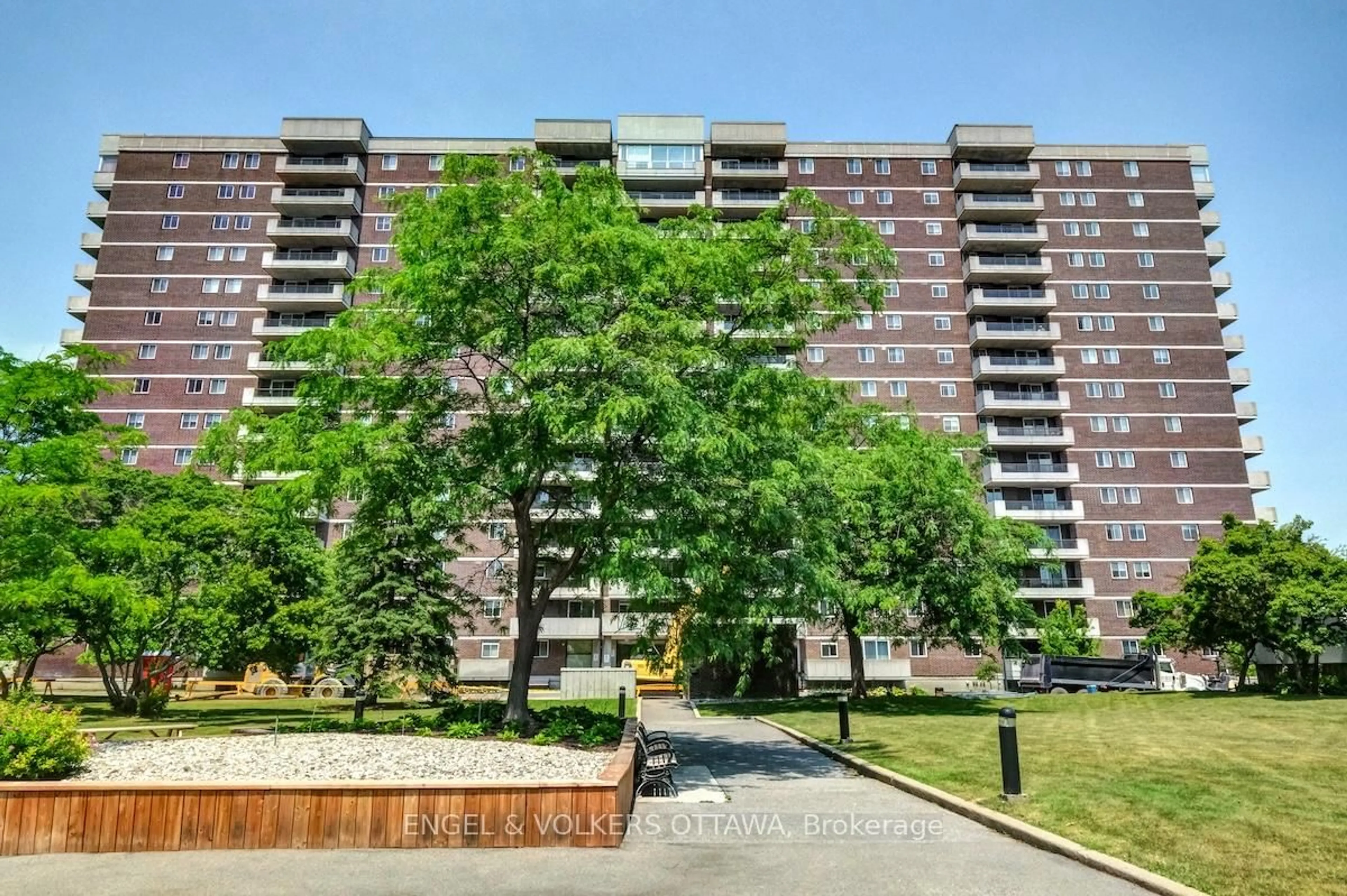 A pic from outside/outdoor area/front of a property/back of a property/a pic from drone, unknown for 1705 Playfair Dr #1103, Ottawa Ontario K1H 8P6