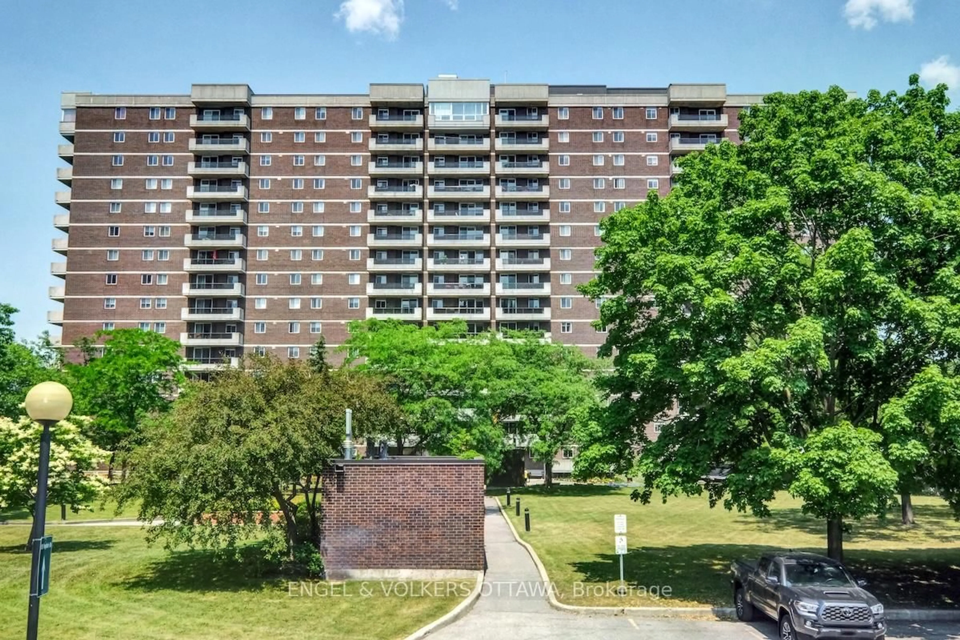 A pic from outside/outdoor area/front of a property/back of a property/a pic from drone, unknown for 1705 Playfair Dr #1103, Ottawa Ontario K1H 8P6