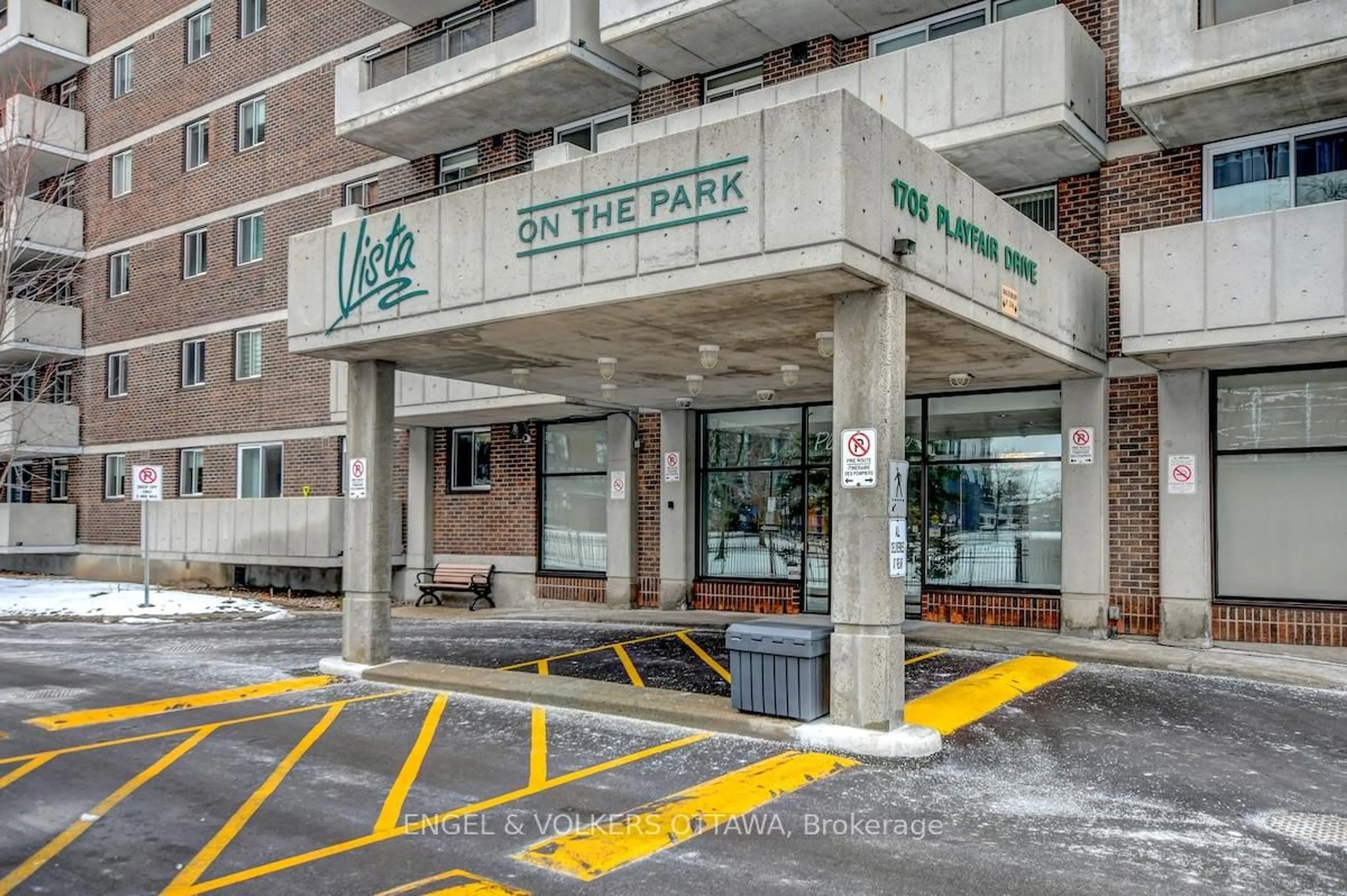 Patio, street for 1705 Playfair Dr #1103, Ottawa Ontario K1H 8P6