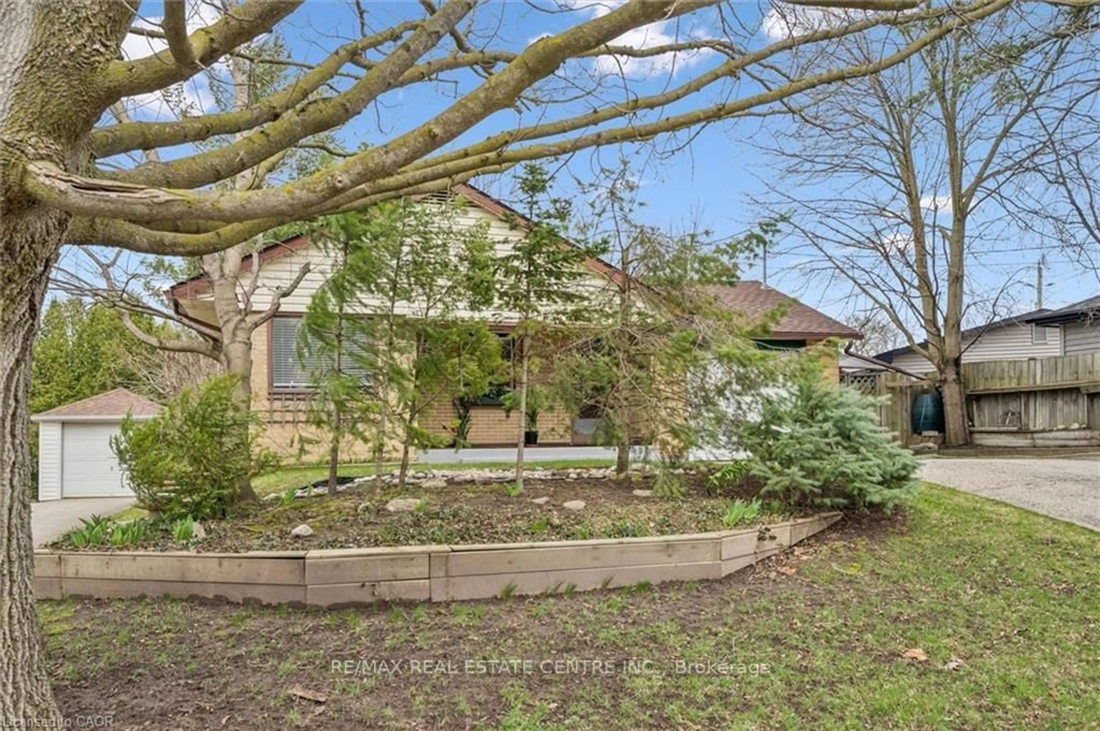 Patio, street for 155 Hungerford Rd, Cambridge Ontario N3C 2P9