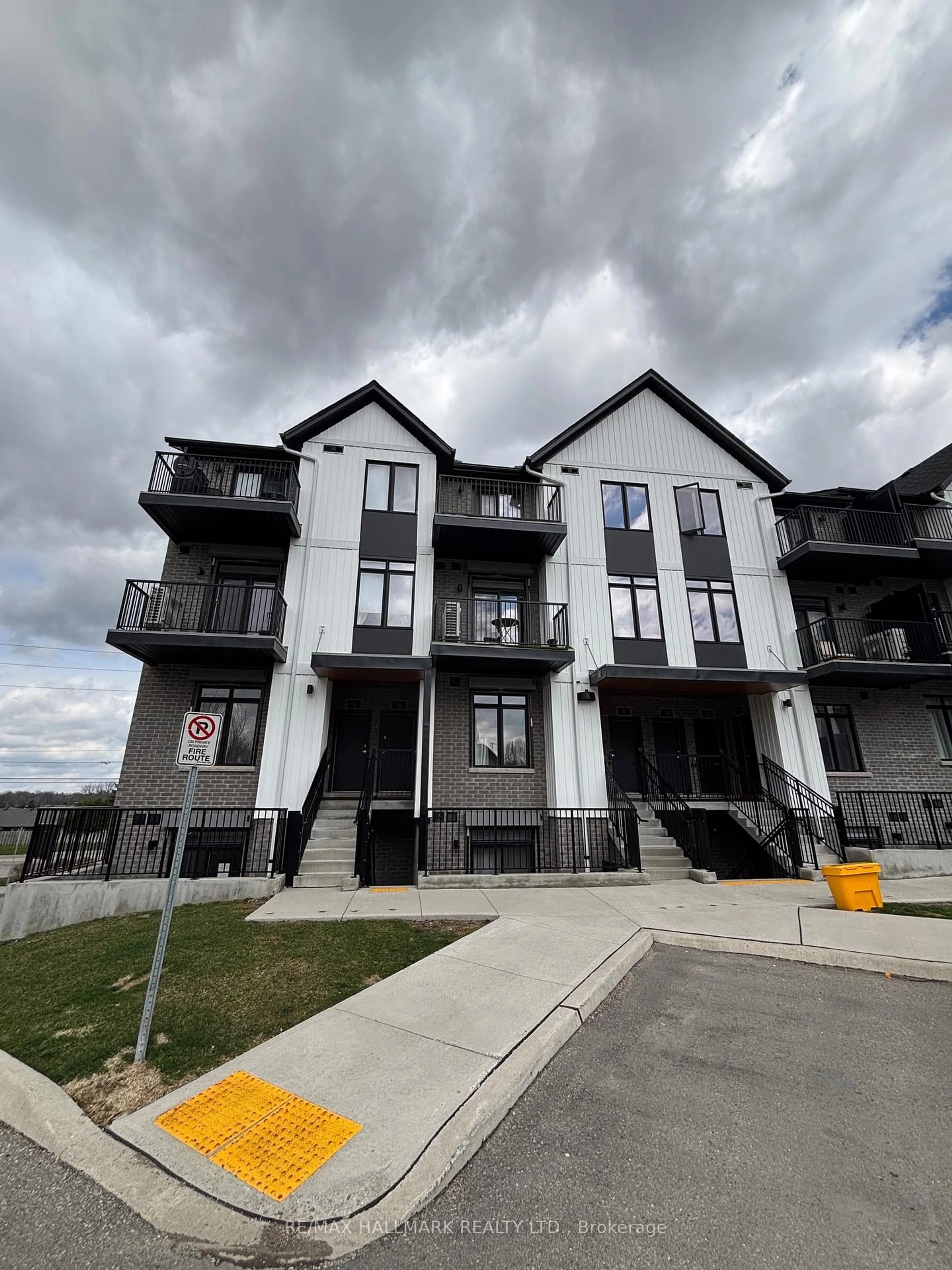 A pic from outside/outdoor area/front of a property/back of a property/a pic from drone, unknown for 405 Myers Rd #1, Cambridge Ontario N1P 0B6