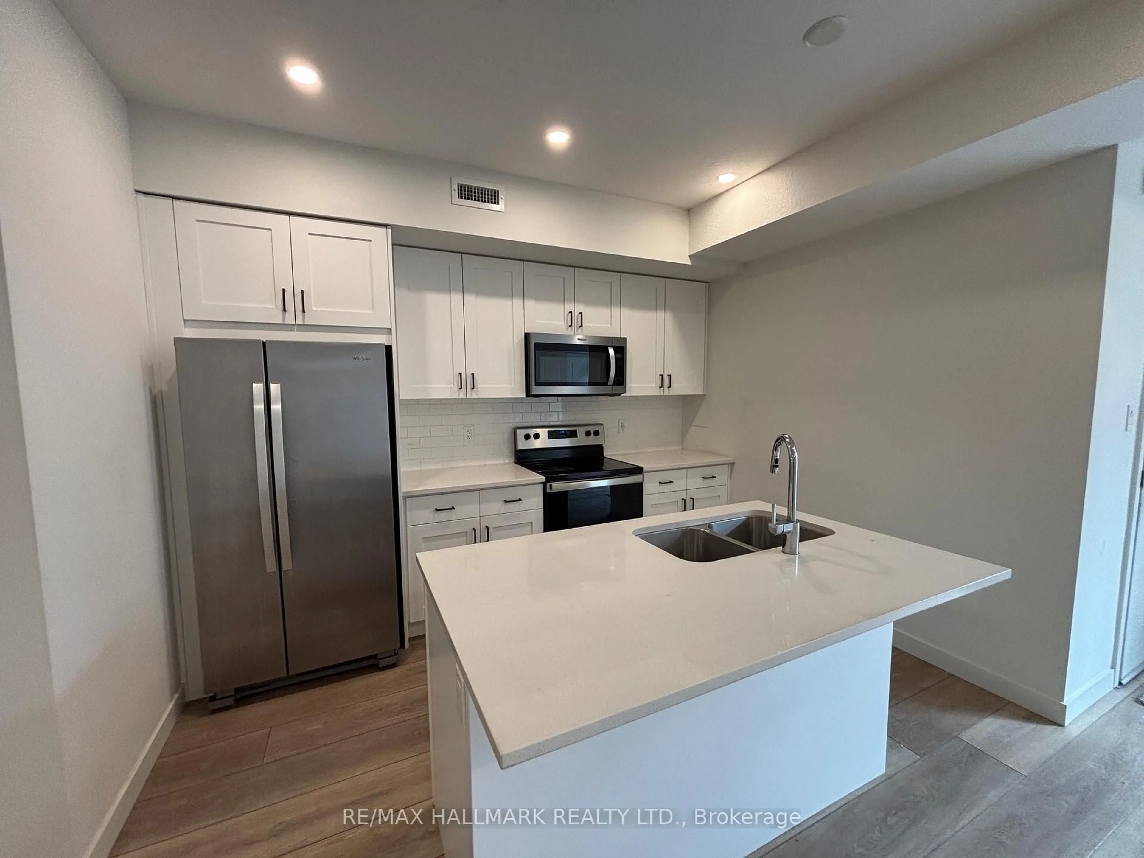 Open concept kitchen, unknown for 405 Myers Rd #1, Cambridge Ontario N1P 0B6
