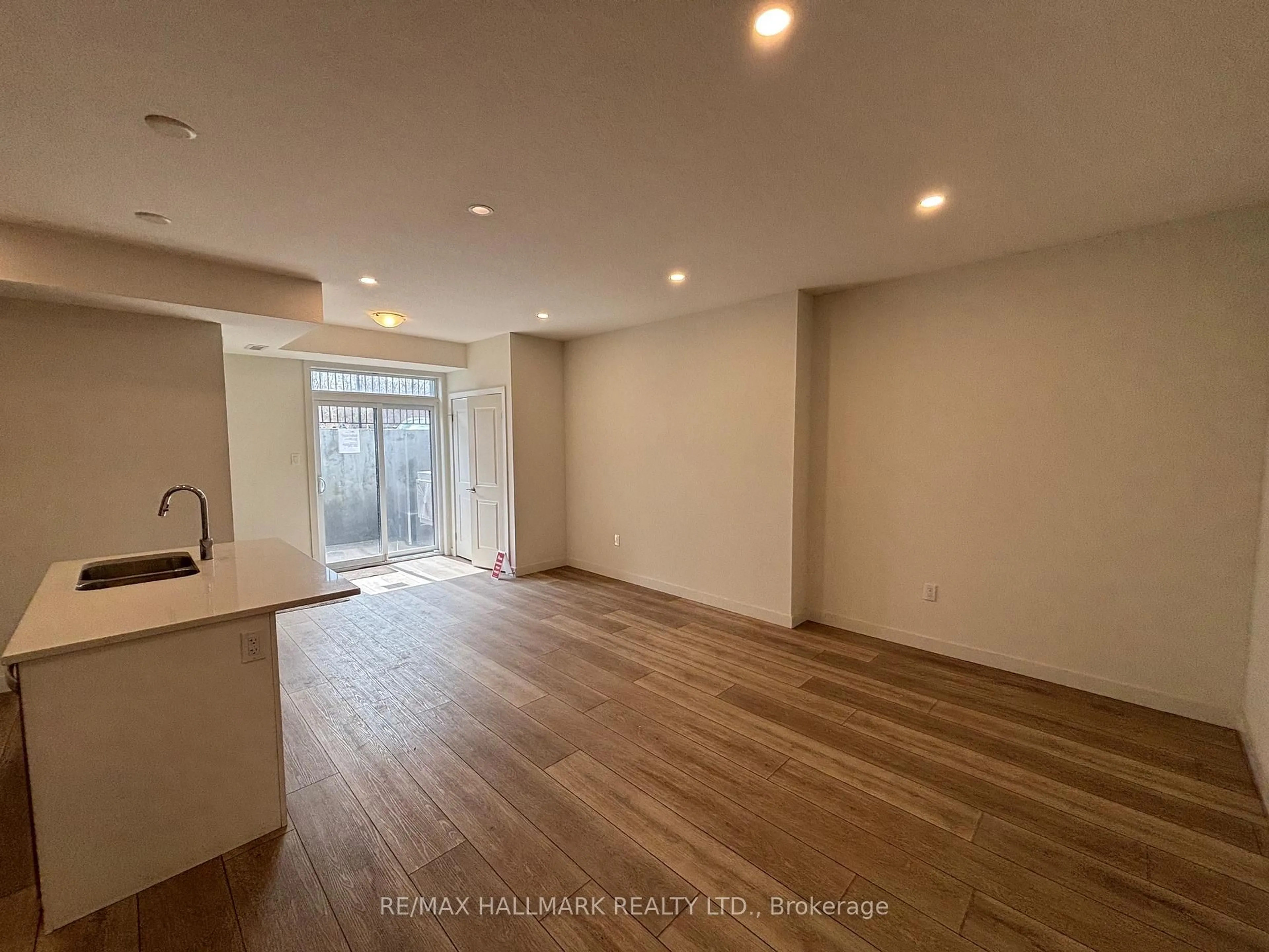 A pic of a room for 405 Myers Rd #1, Cambridge Ontario N1P 0B6