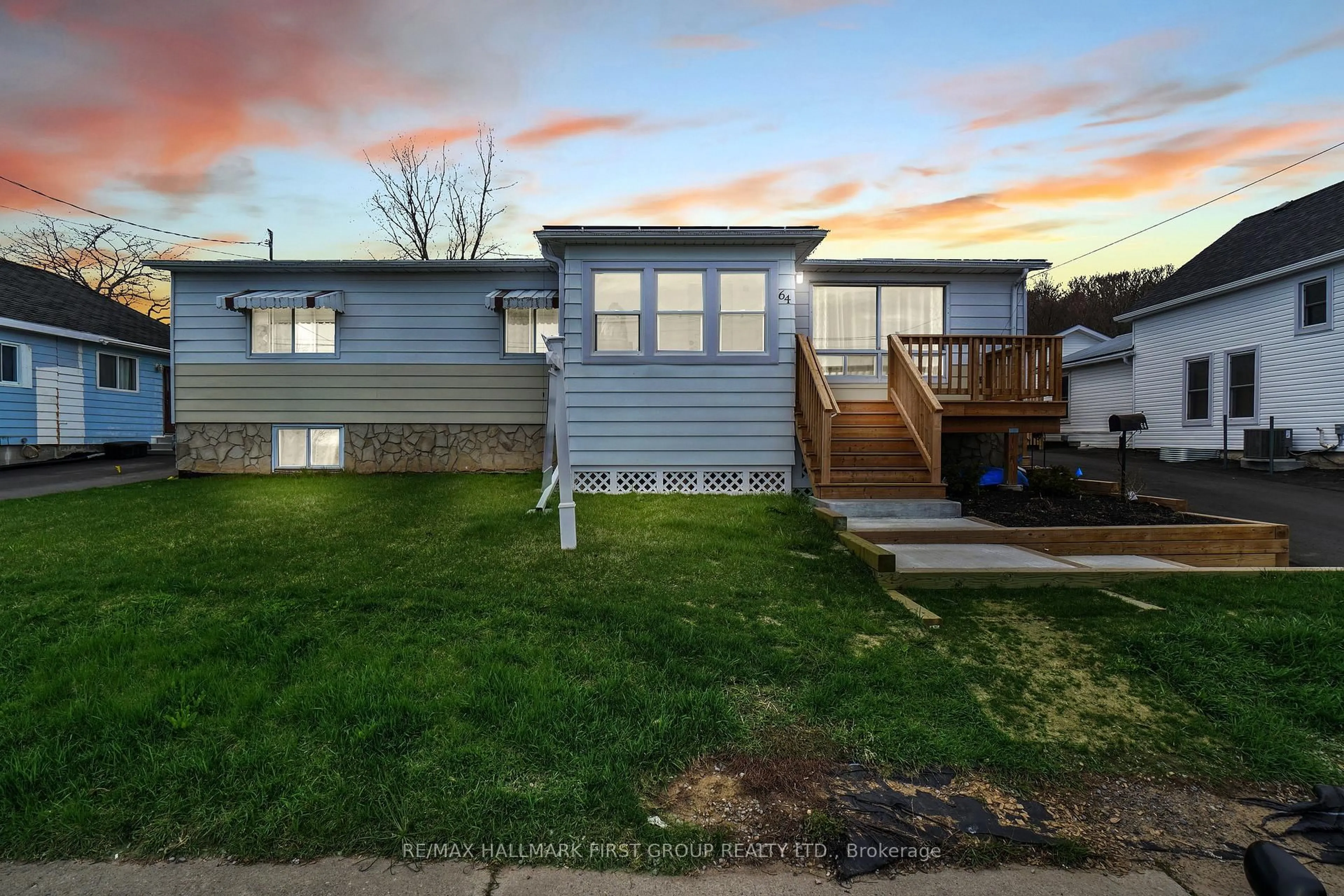 A pic from outside/outdoor area/front of a property/back of a property/a pic from drone, street for 64 Alexander St, Port Hope Ontario L1A 1B3