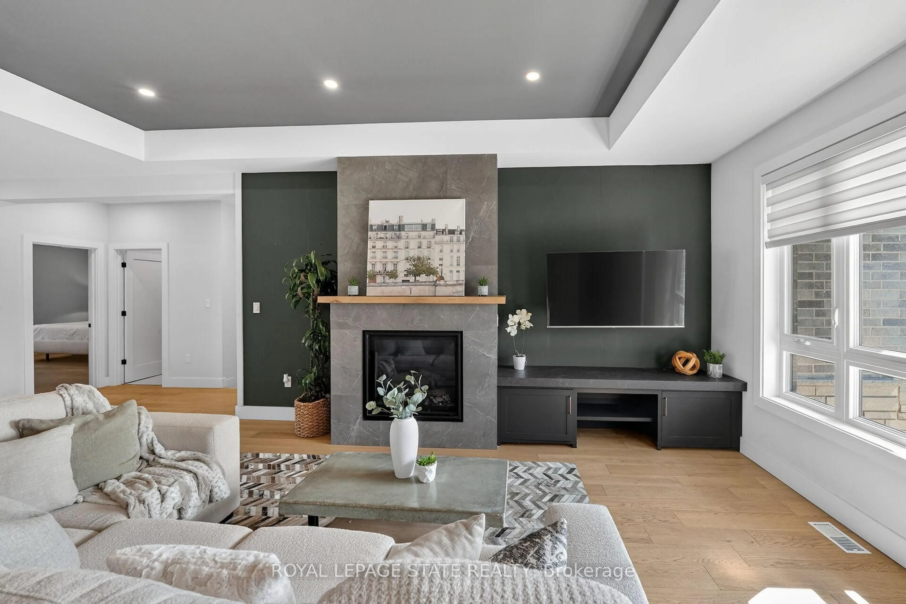 Living room with furniture, unknown for 49 Hickory Crt, Port Colborne Ontario L3K 0B2