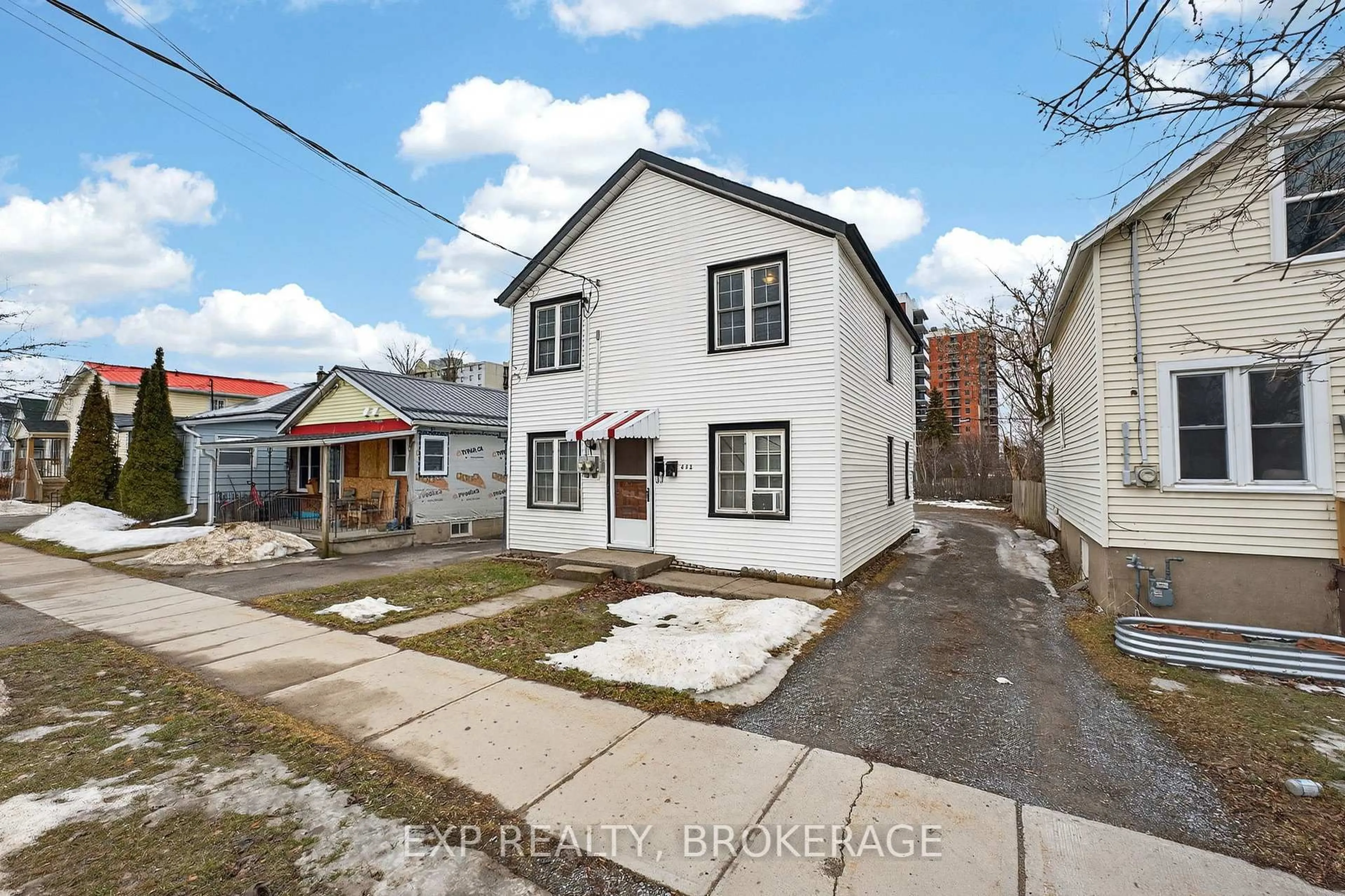 A pic from outside/outdoor area/front of a property/back of a property/a pic from drone, street for 632 MacDonnell St, Kingston Ontario K7K 4X3