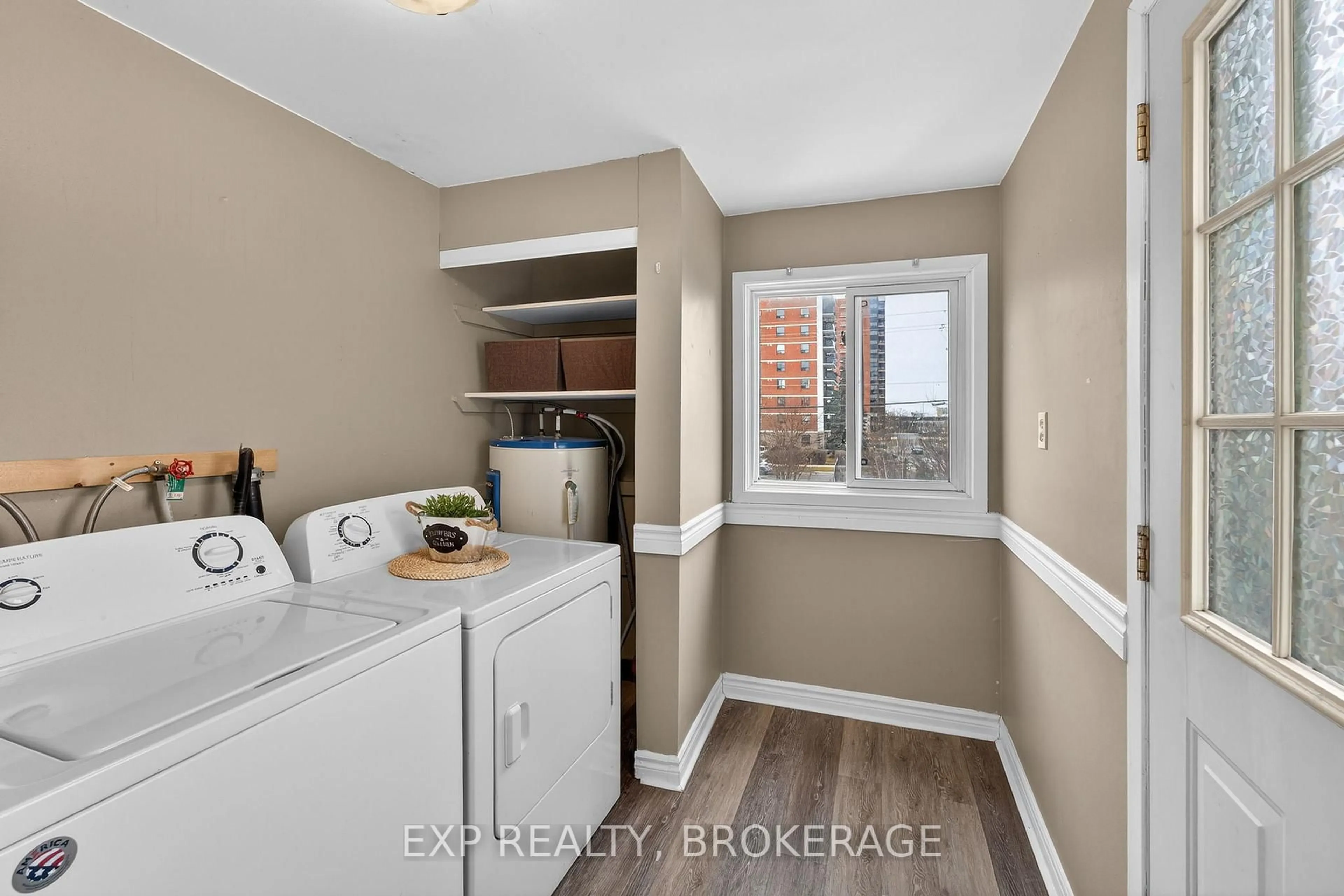 Laundry room for 632 MacDonnell St, Kingston Ontario K7K 4X3