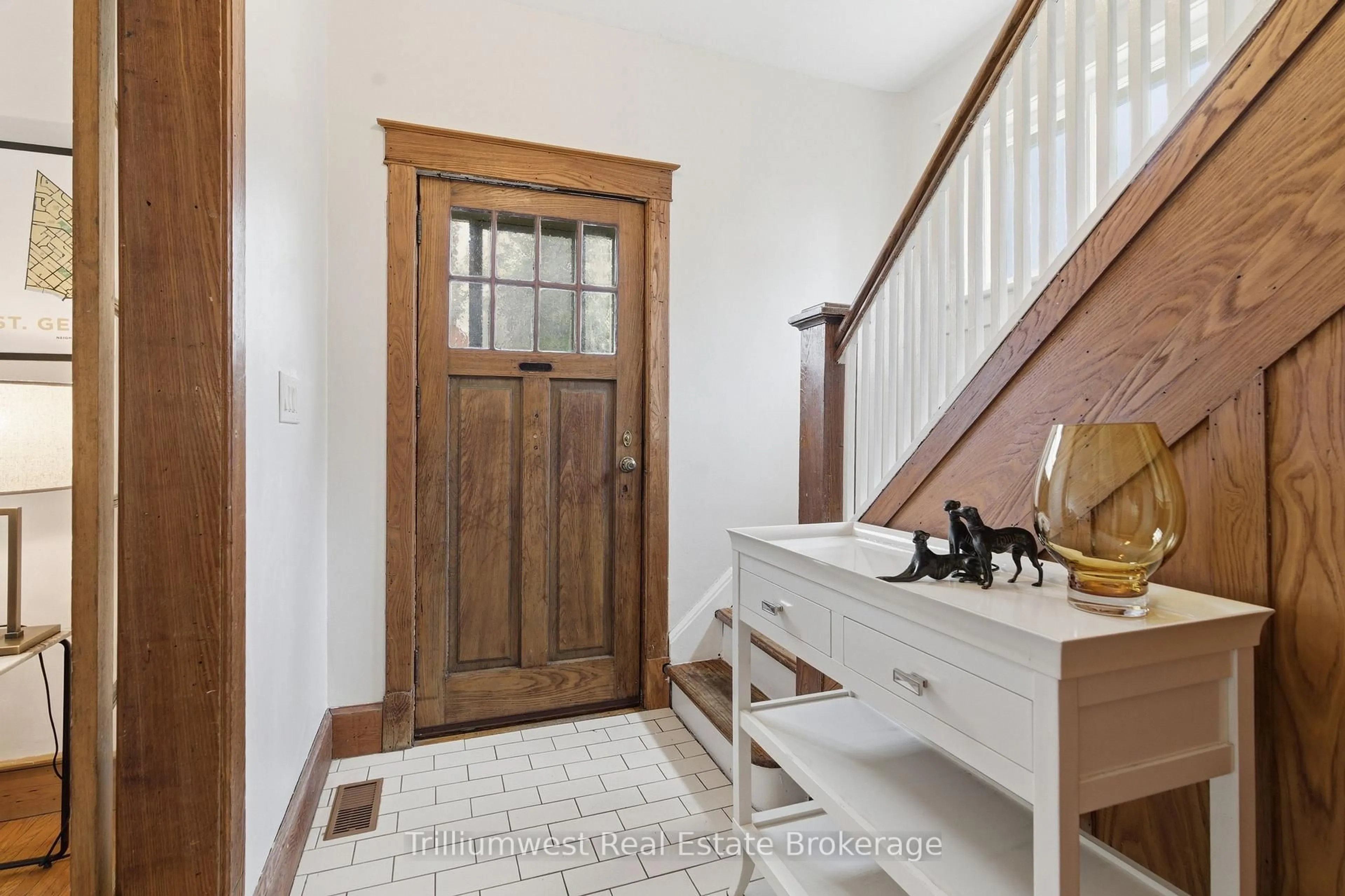 Indoor entryway for 50 Hillcrest Dr, Guelph Ontario N1E 4W9