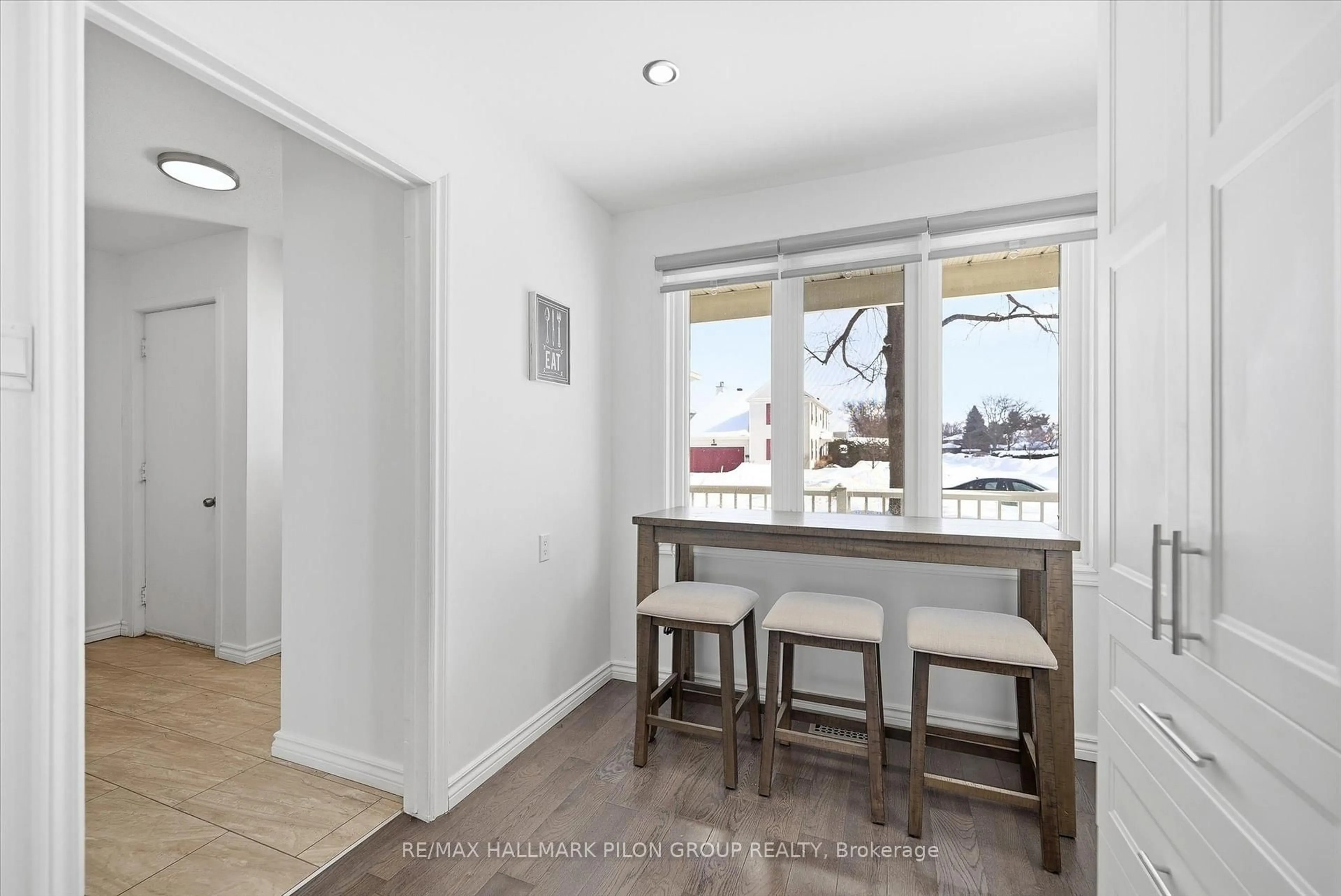 Unknown for 284 Mceachern Cres, Orleans Ontario K1E 3K3