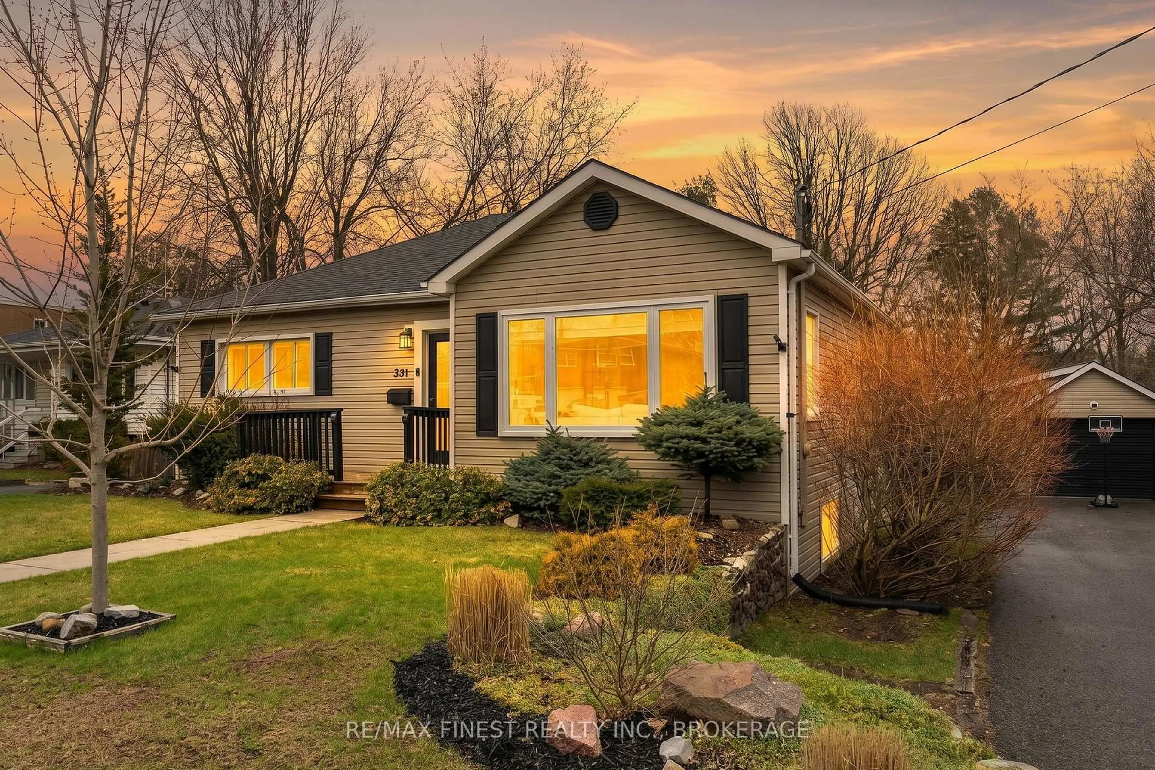 Home with vinyl exterior material, unknown for 391 MOWAT Ave, Kingston Ontario K7M 1L2