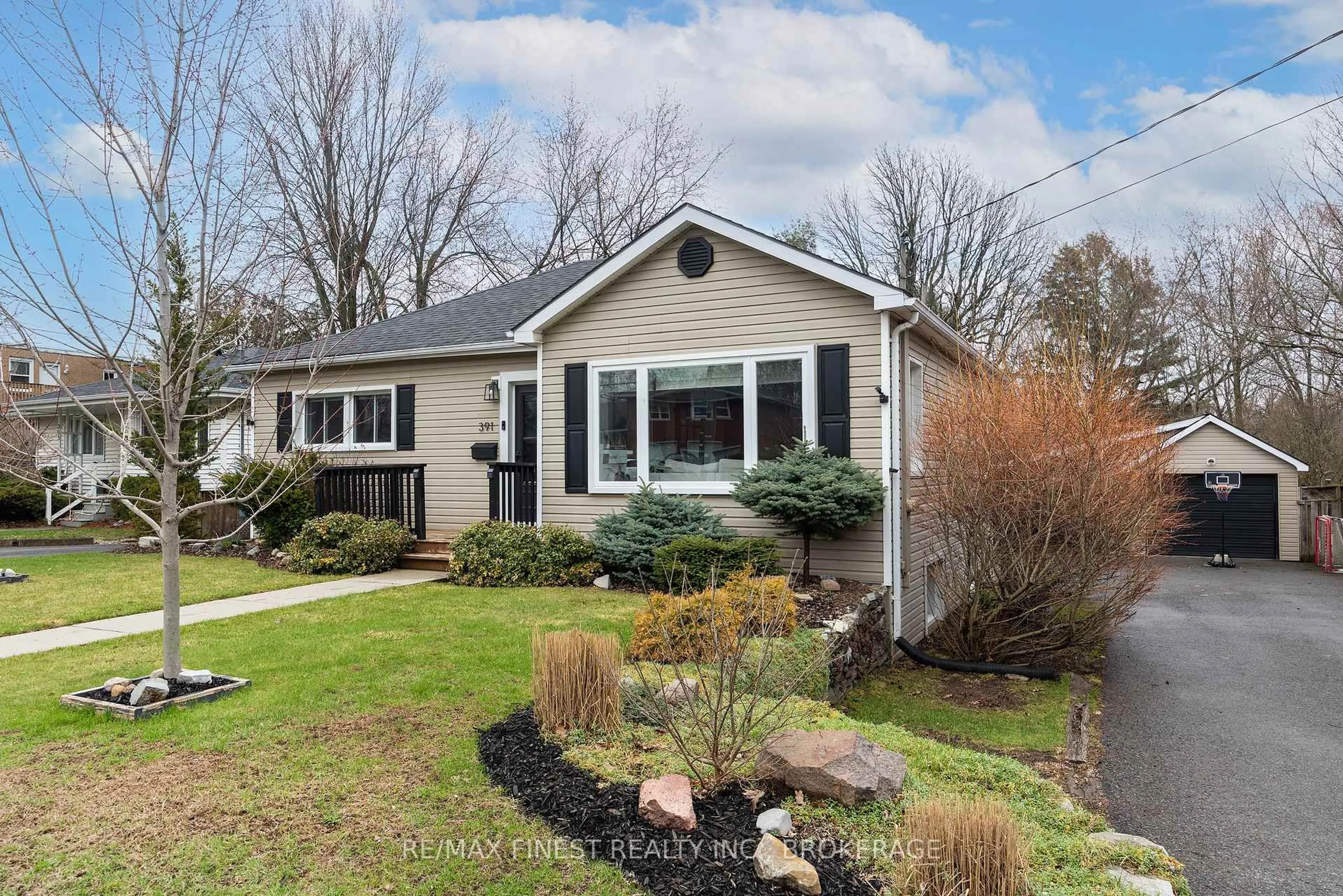 Home with vinyl exterior material, unknown for 391 MOWAT Ave, Kingston Ontario K7M 1L2