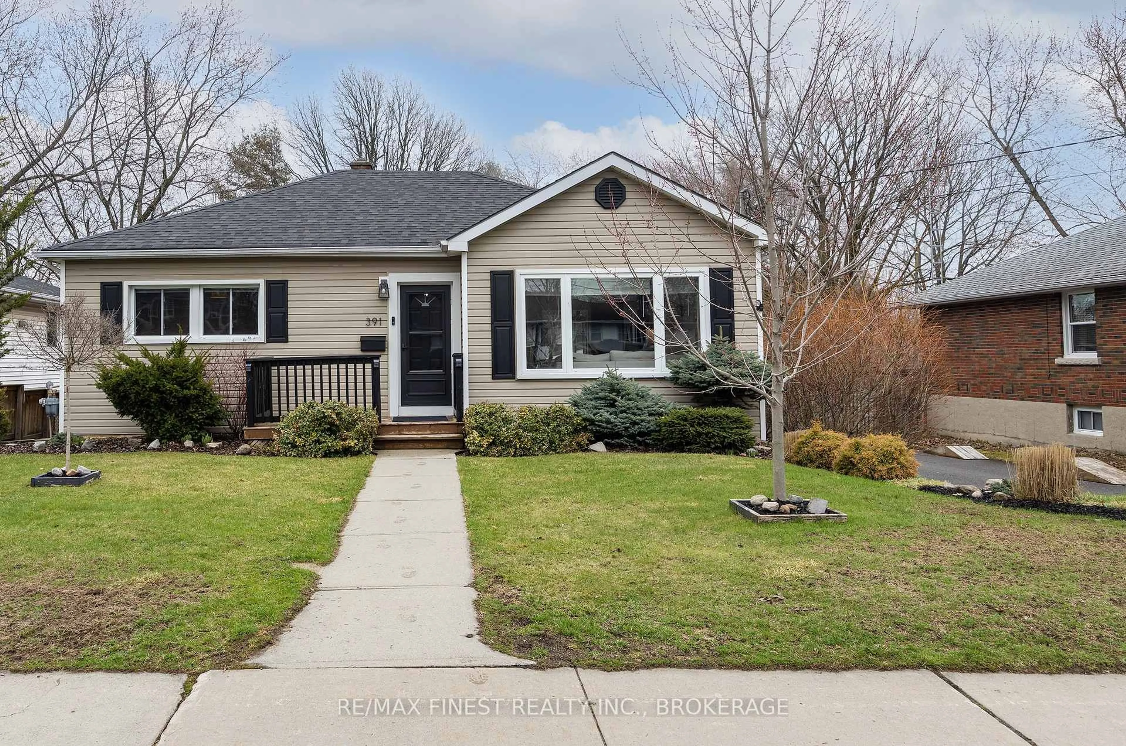 Home with vinyl exterior material, street for 391 MOWAT Ave, Kingston Ontario K7M 1L2