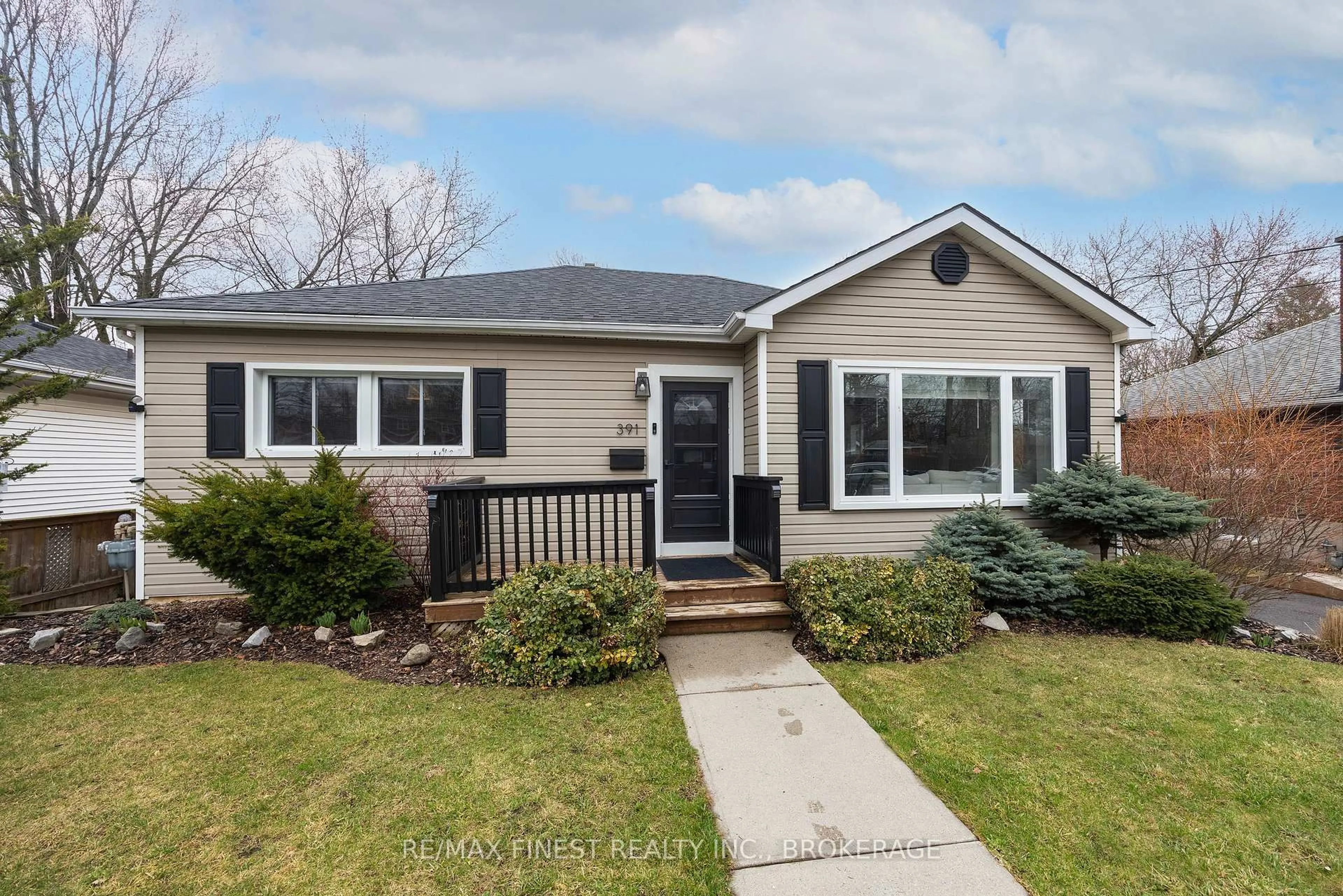 Home with vinyl exterior material, street for 391 MOWAT Ave, Kingston Ontario K7M 1L2