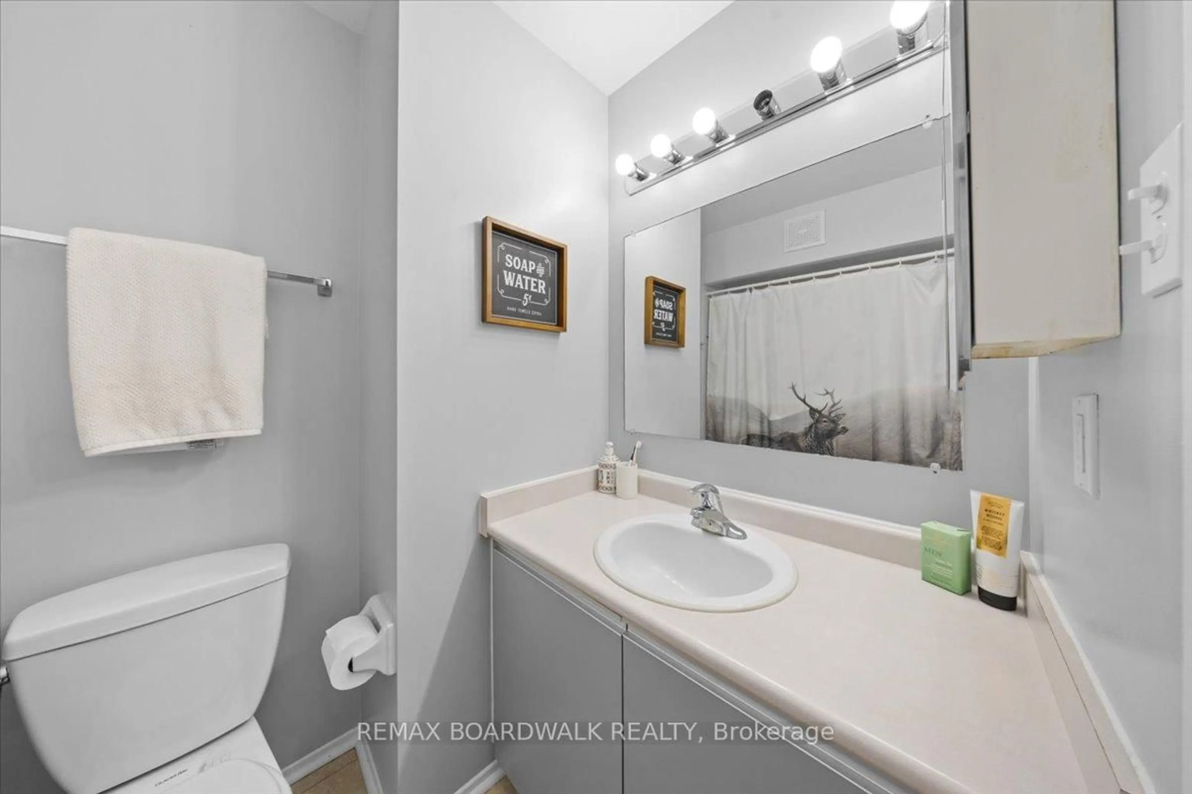 Standard bathroom, ceramic/tile floor for 250 Brittany Dr #412, Ottawa Ontario K1K 4M1