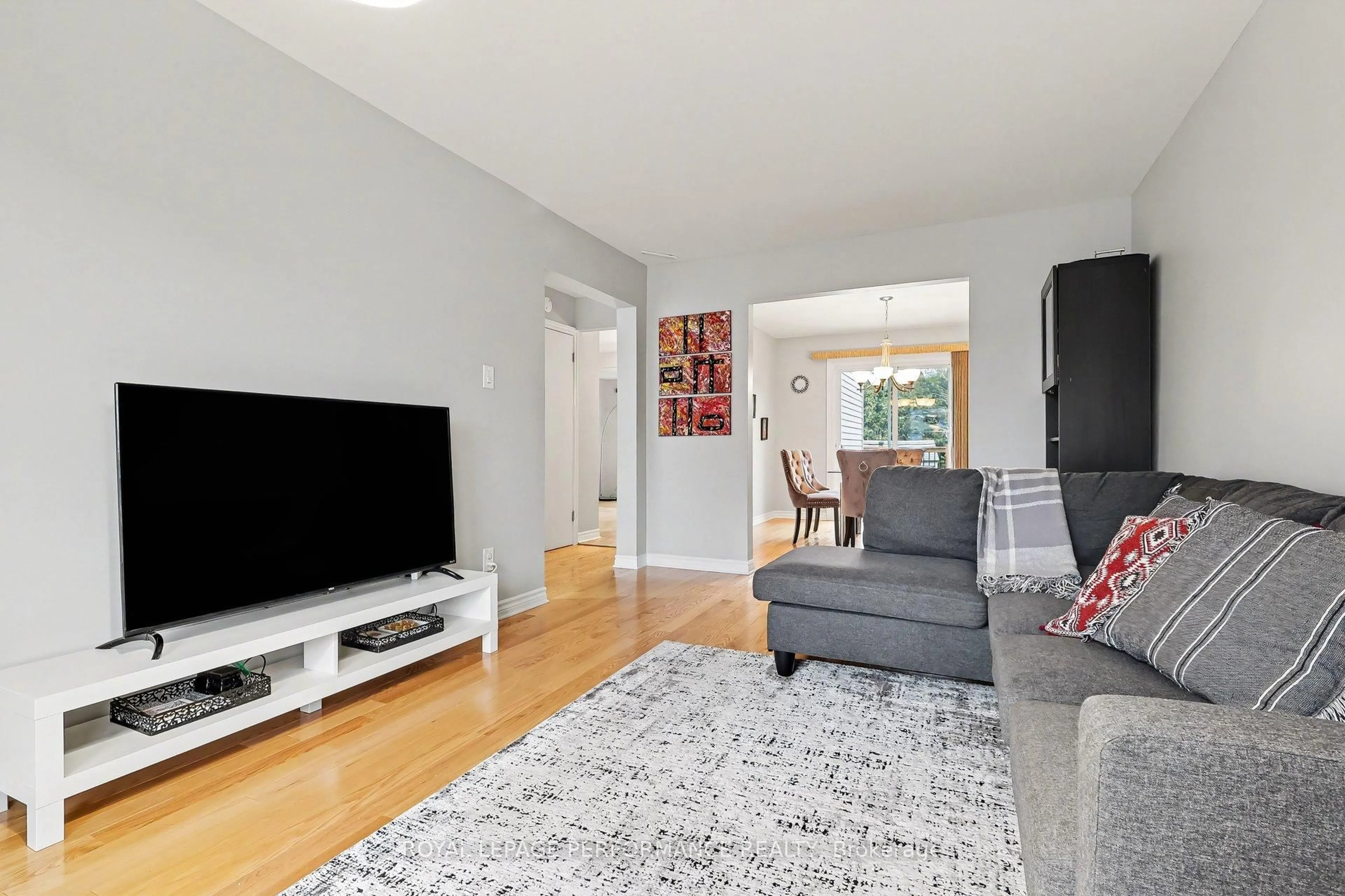 Living room with furniture, unknown for 6417 St Louis Dr, Ottawa Ontario K1C 2X9