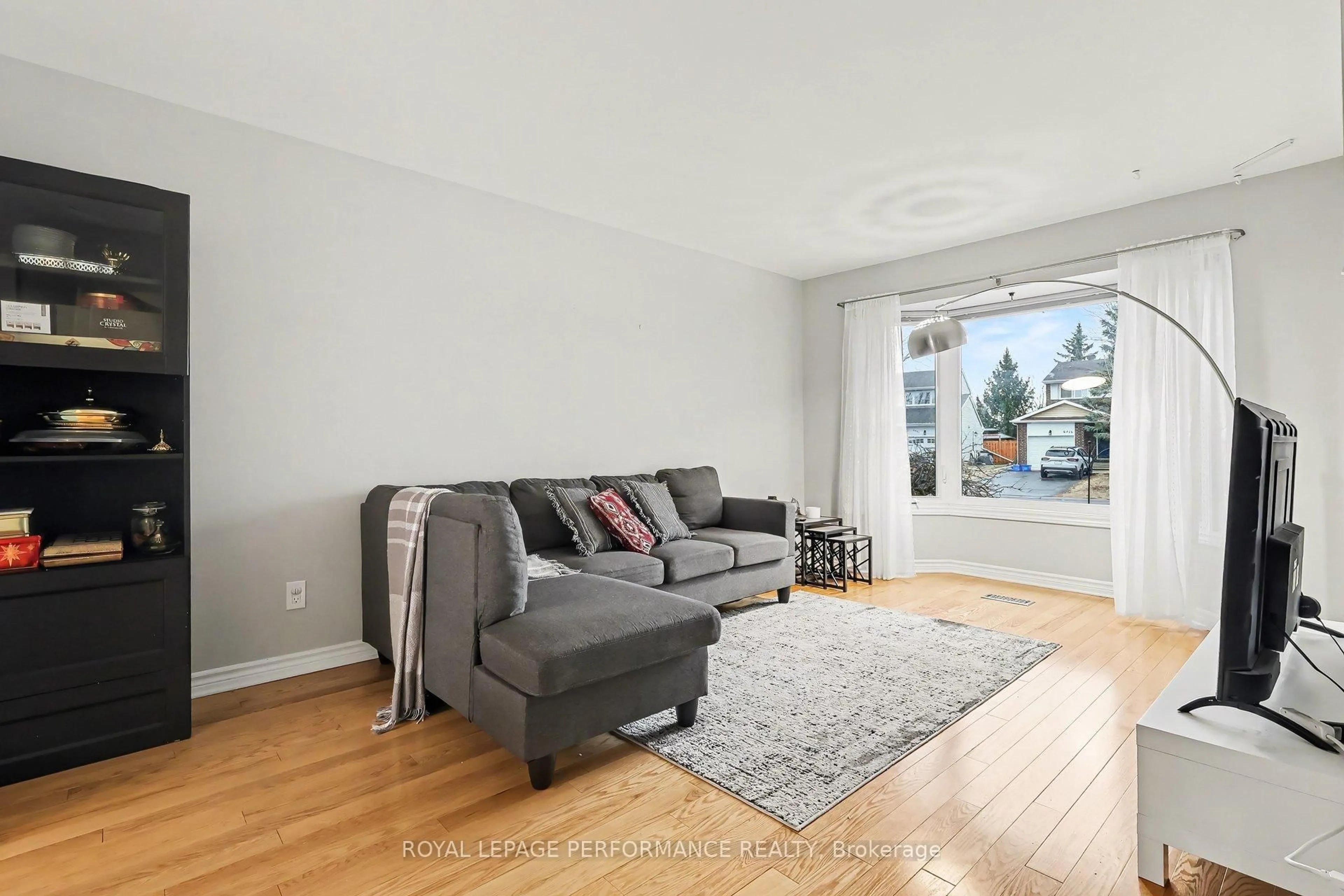 Living room with furniture, unknown for 6417 St Louis Dr, Ottawa Ontario K1C 2X9