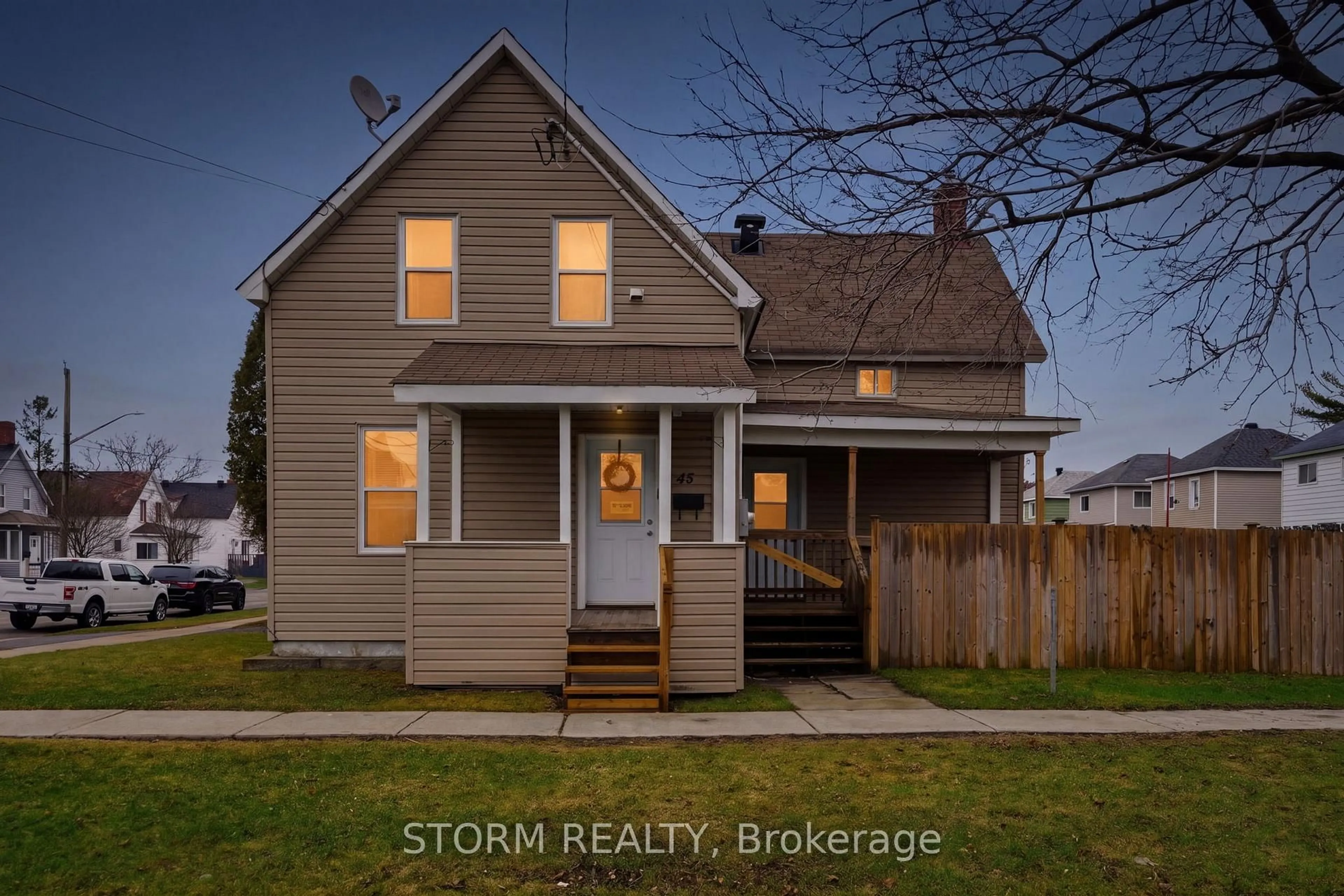 A pic from outside/outdoor area/front of a property/back of a property/a pic from drone, street for 45 Seymour Ave, Cornwall Ontario K6J 4M3