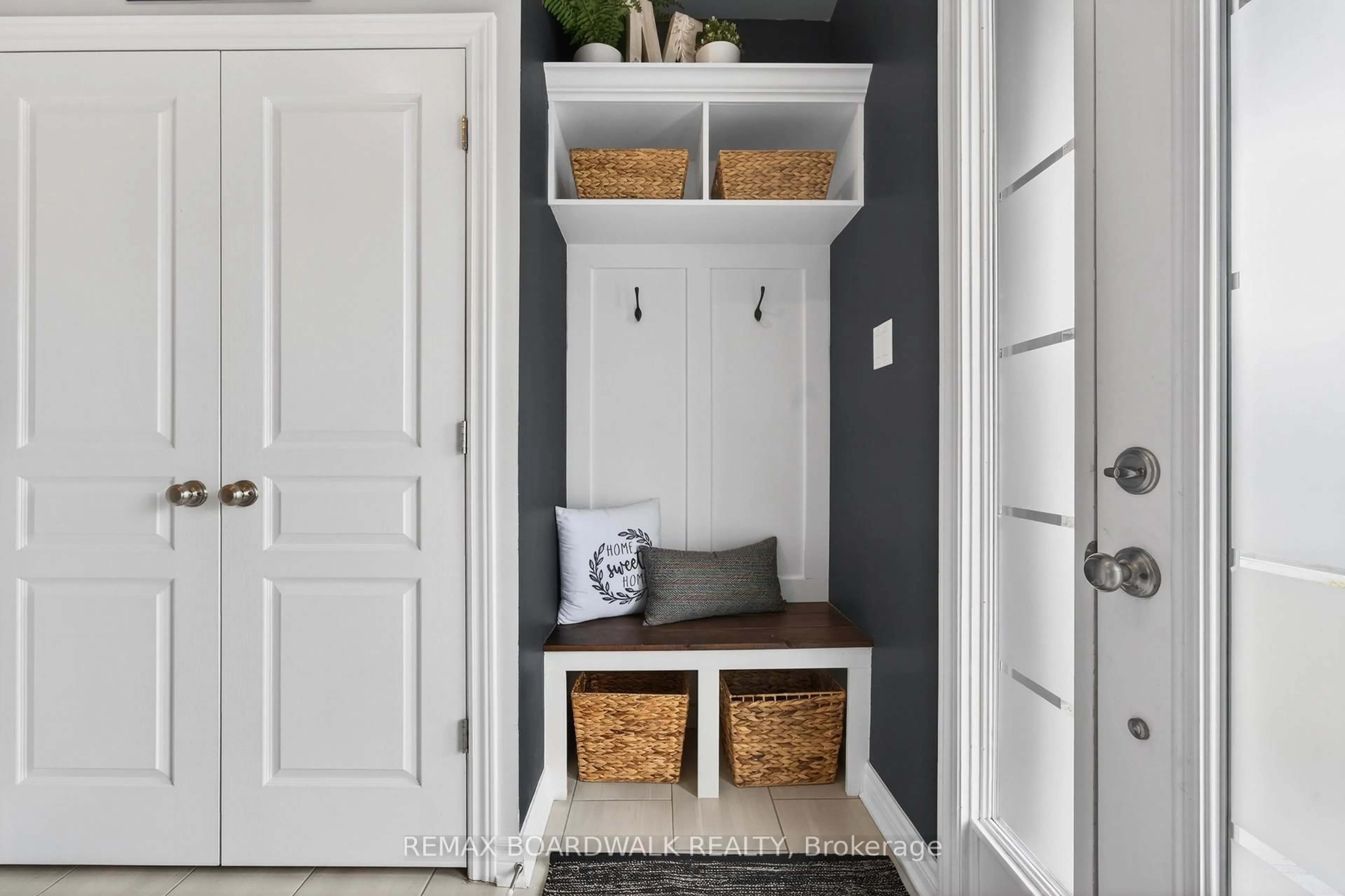 Indoor entryway for 38 Thunderbolt St, Ottawa Ontario K2V 0L9