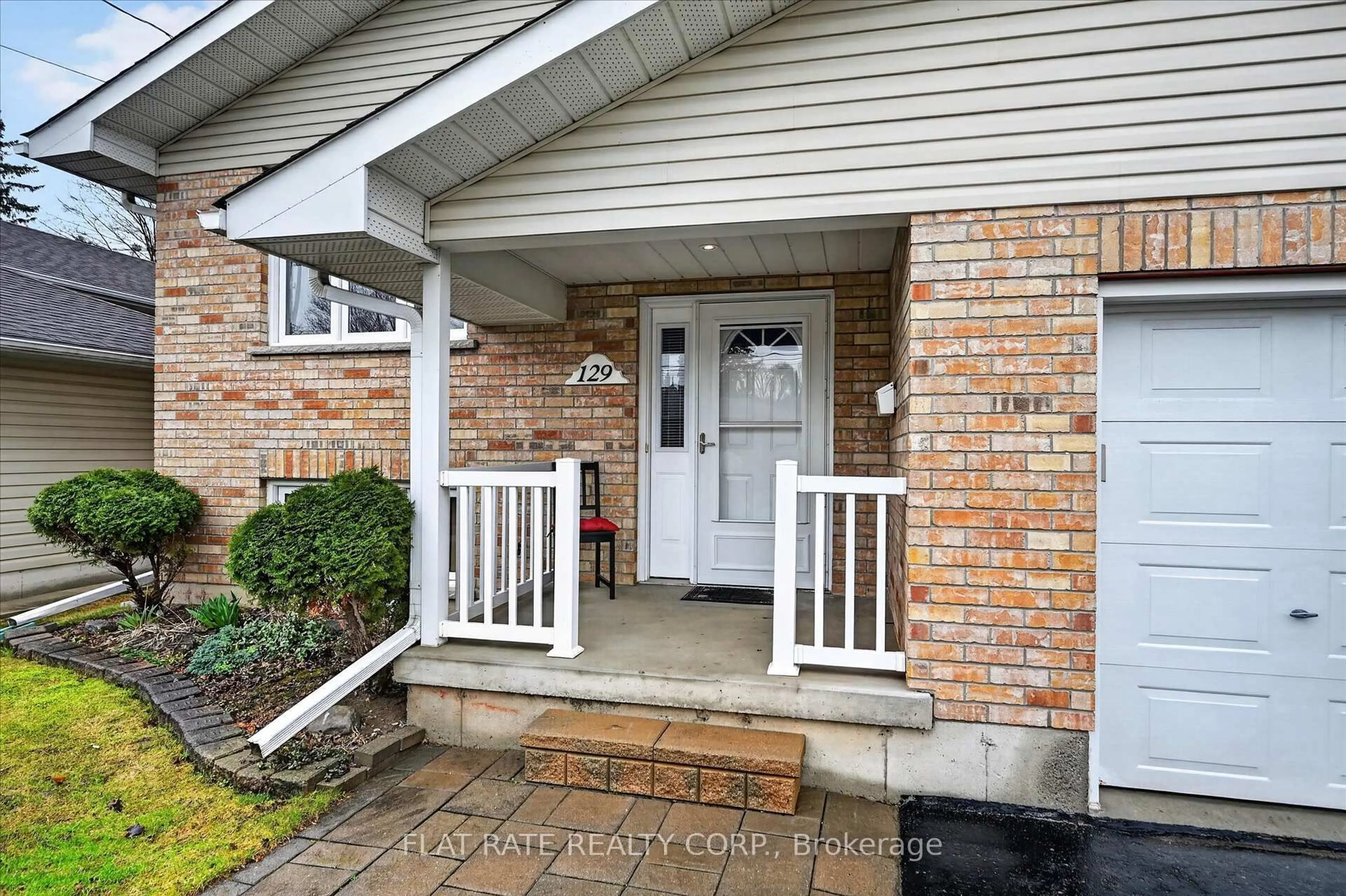 Indoor entryway for 129 Dumble Ave, Peterborough Ontario K9H 5A9