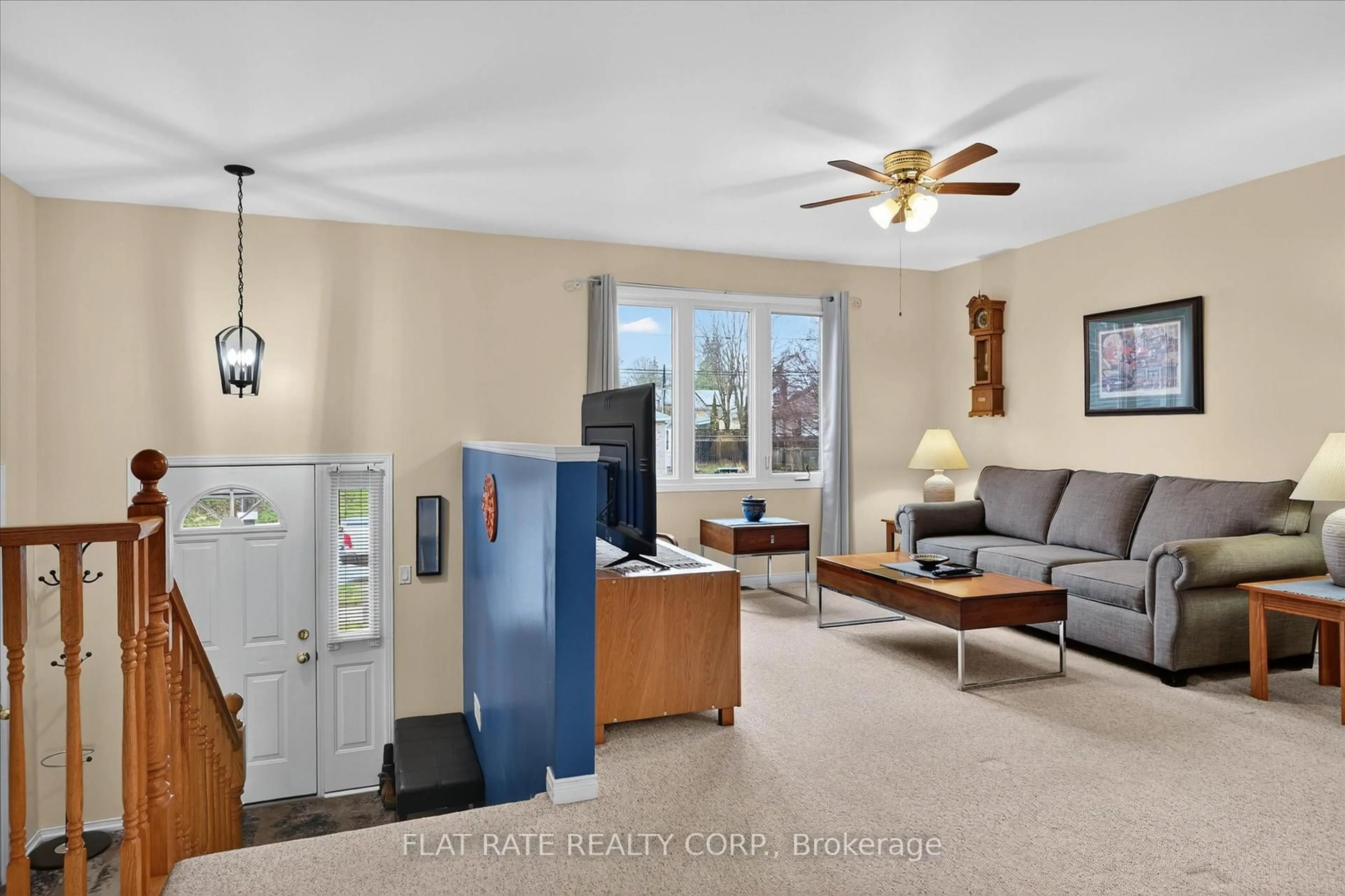 Living room with furniture, unknown for 129 Dumble Ave, Peterborough Ontario K9H 5A9