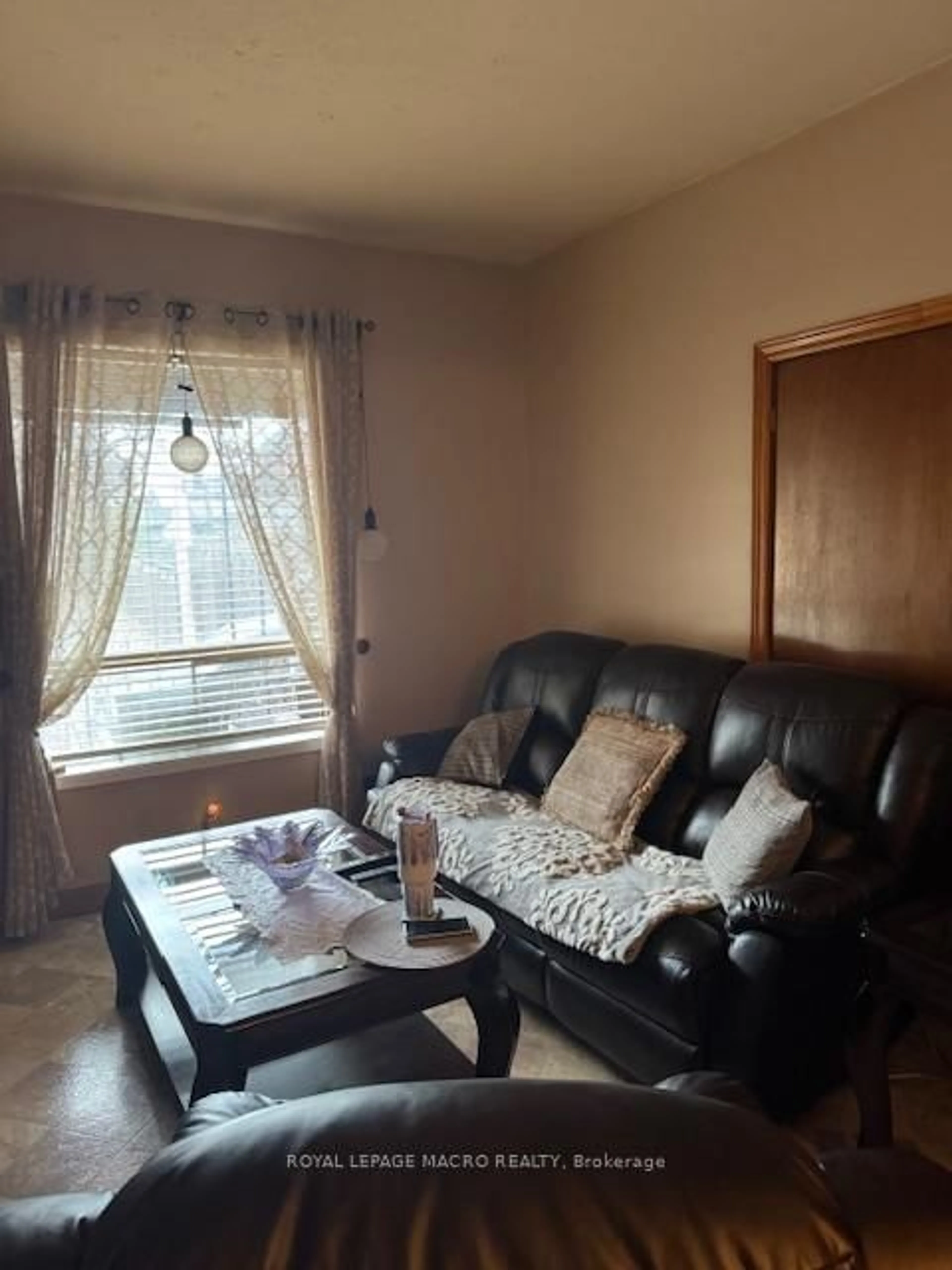 Living room with furniture, unknown for 1 Somerset Ave, Hamilton Ontario L8L 2L4