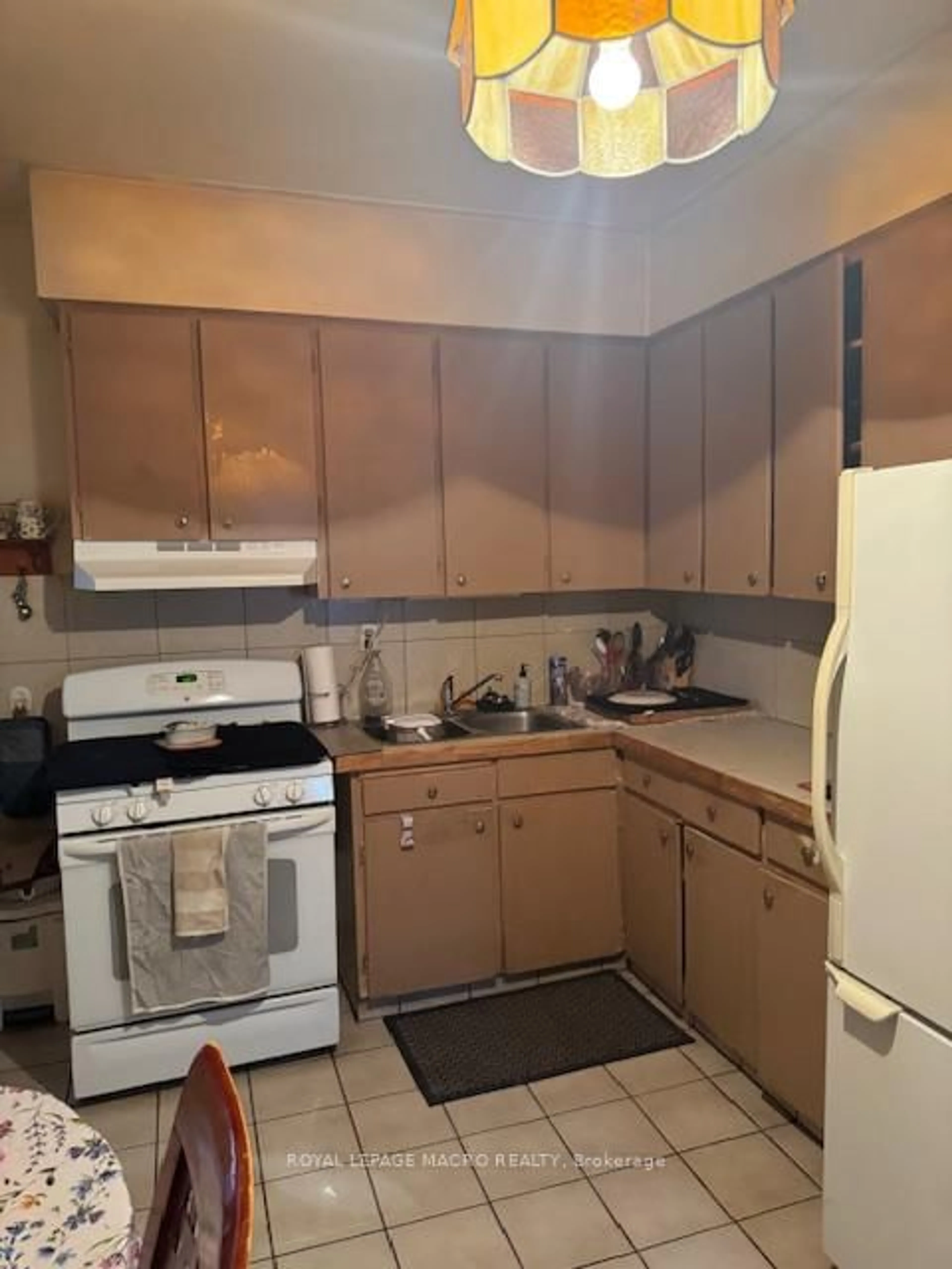 Standard kitchen, unknown for 1 Somerset Ave, Hamilton Ontario L8L 2L4