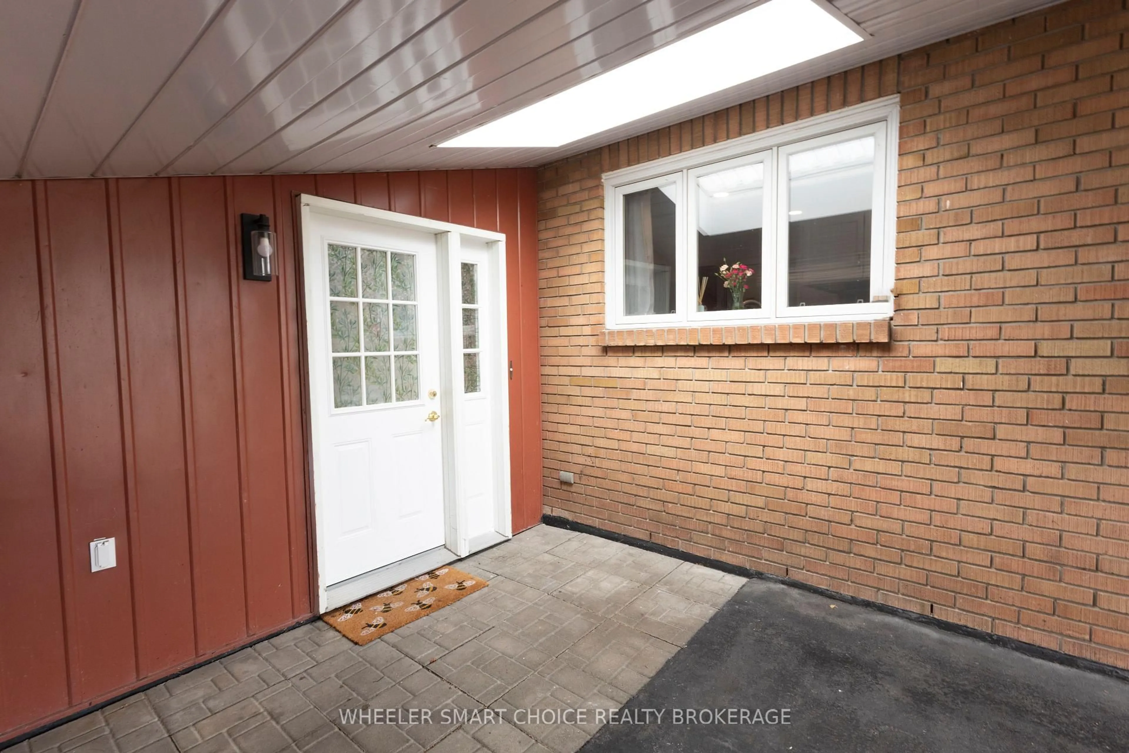 Indoor entryway for 1412 Boyd St, Cornwall Ontario K6J 1X1