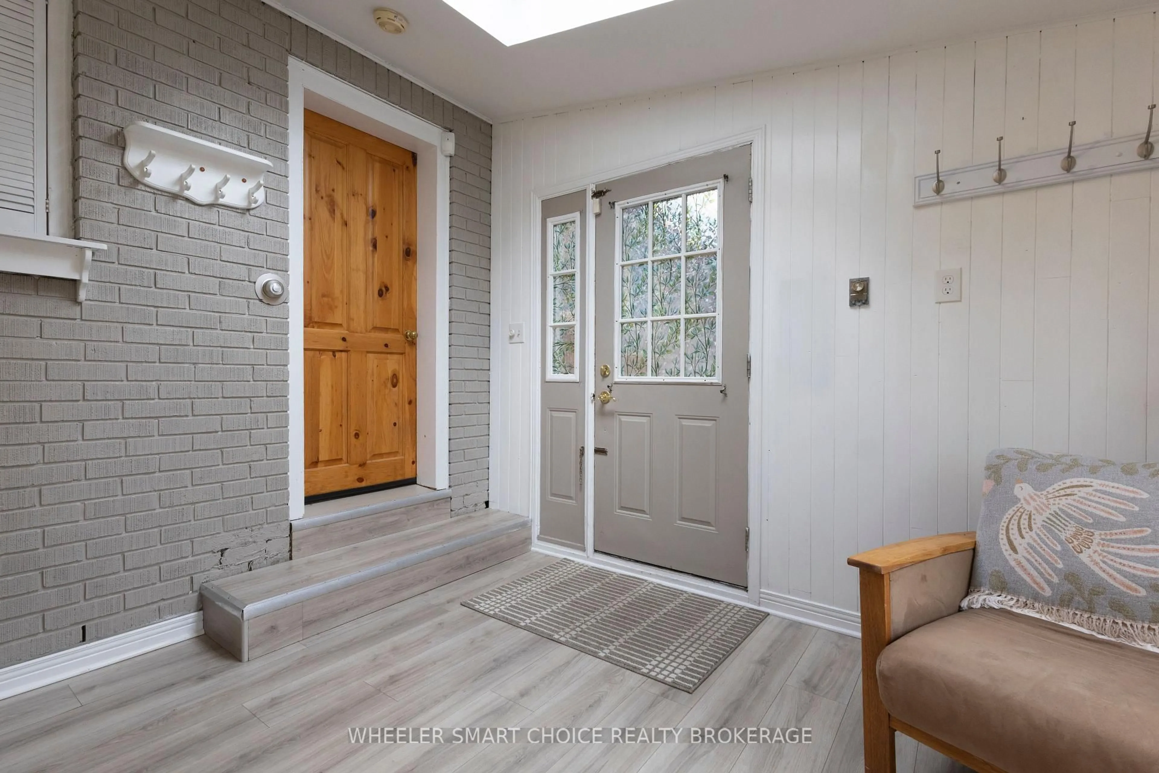 Indoor entryway for 1412 Boyd St, Cornwall Ontario K6J 1X1