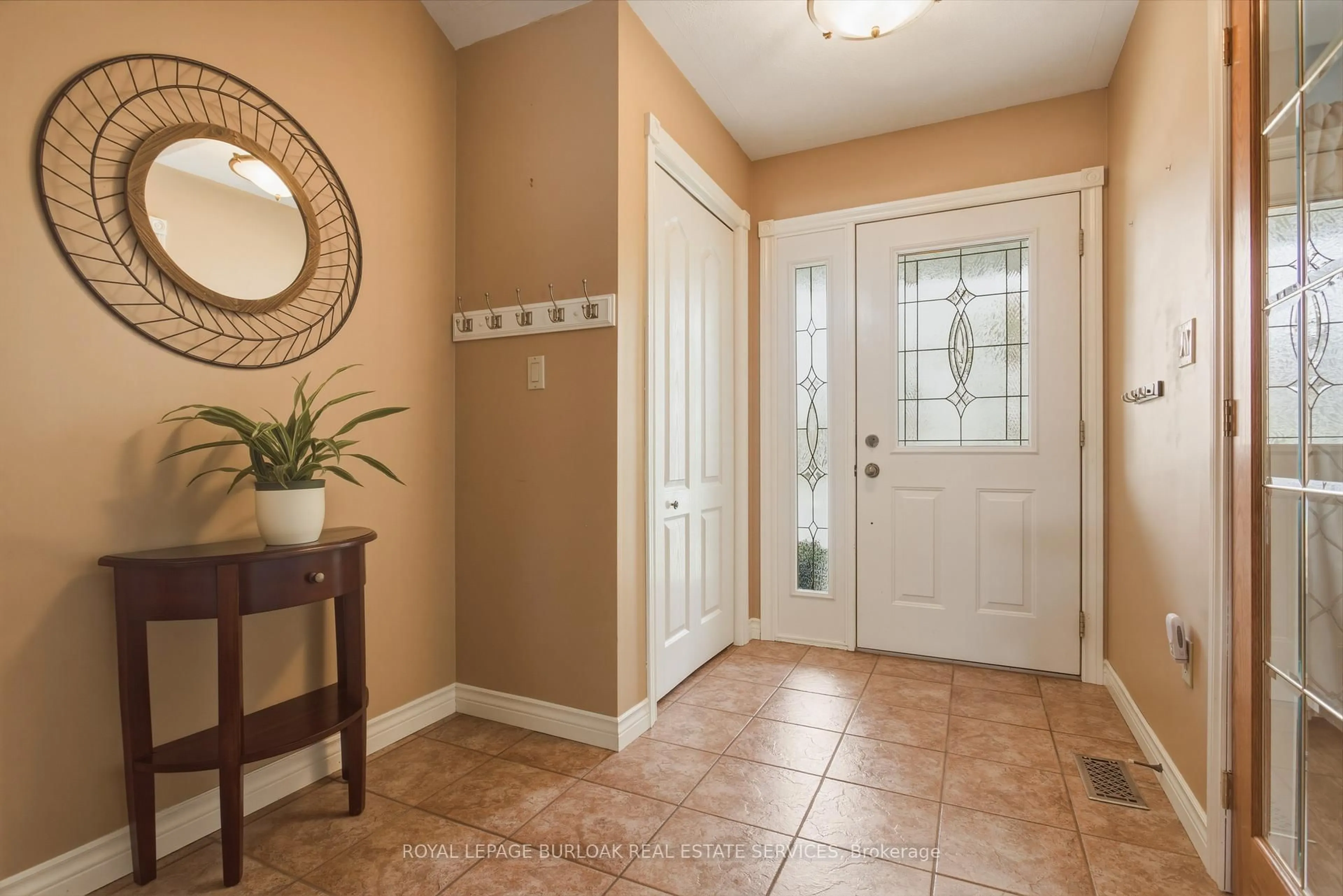 Indoor entryway for 176 Granite Hill Rd, Cambridge Ontario N1T 2A6