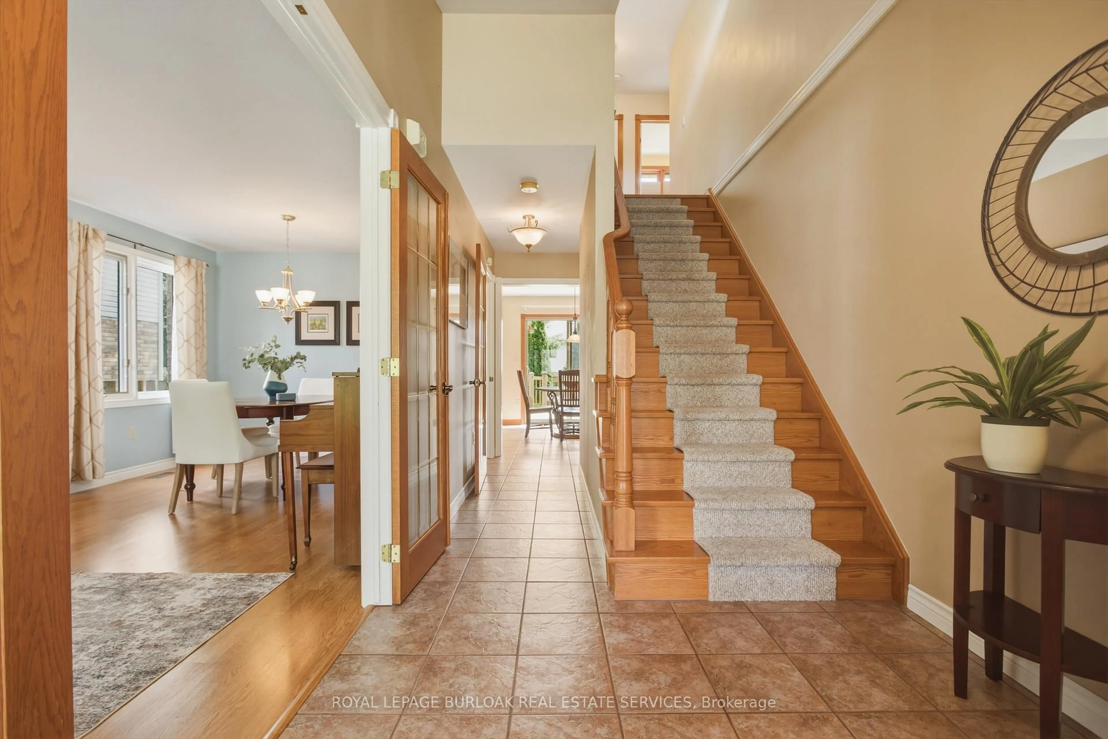 Indoor foyer for 176 Granite Hill Rd, Cambridge Ontario N1T 2A6