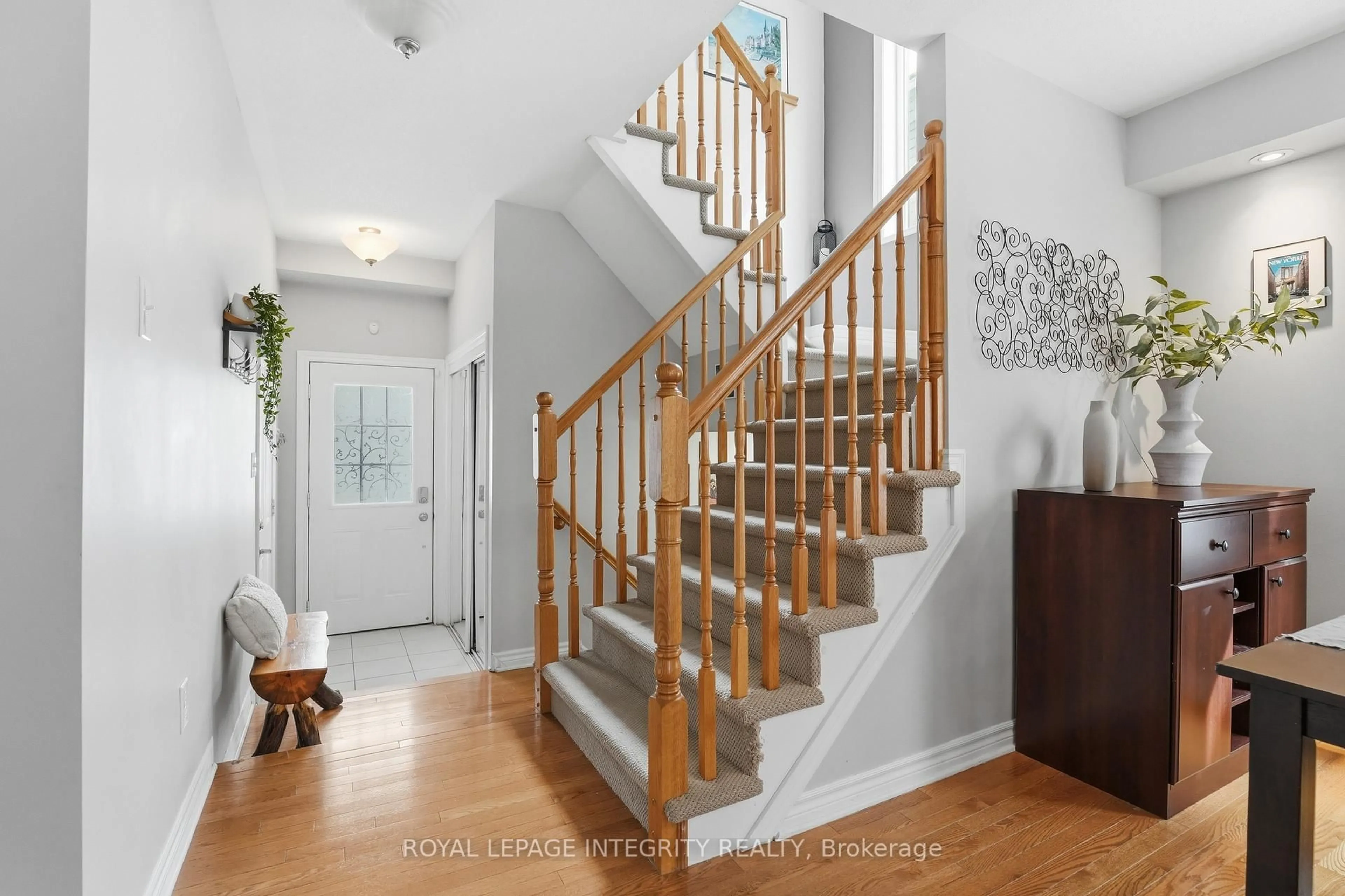 Indoor entryway for 208 Aquilo Cres, Ottawa Ontario K2S 0L8