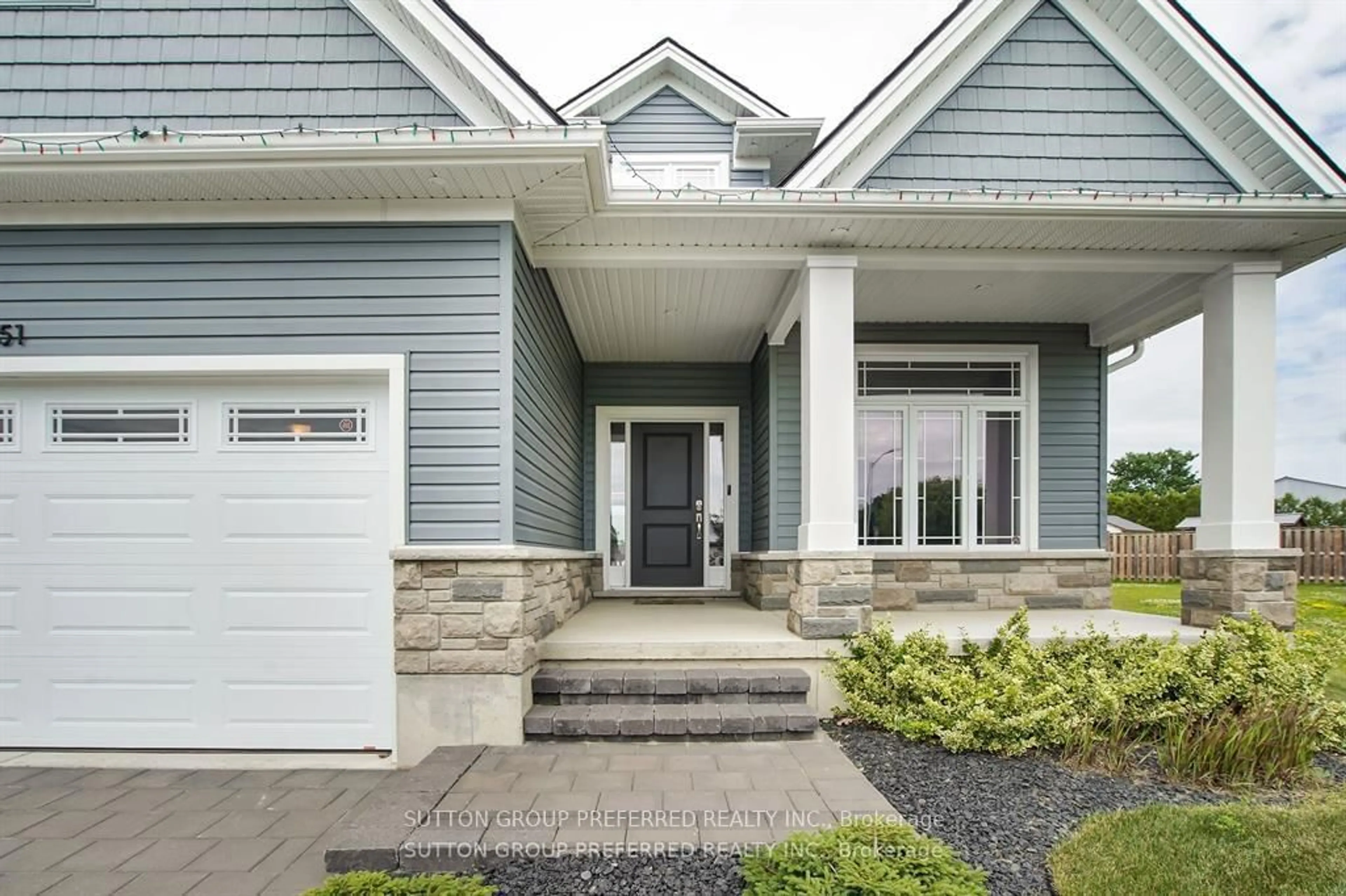 Home with vinyl exterior material, street for 551 Scenic Crt, Warwick Ontario N0M 2S0