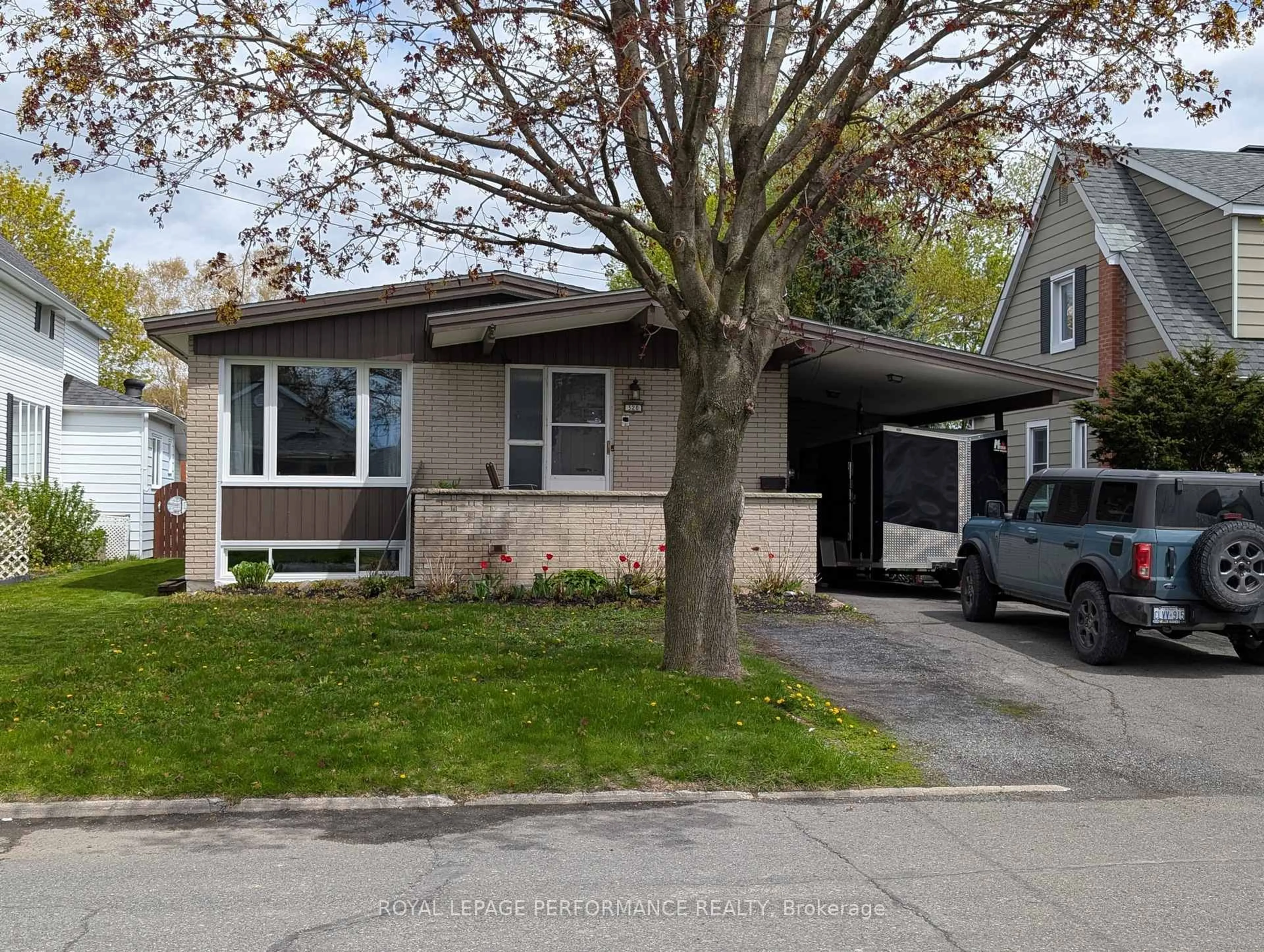 Home with vinyl exterior material, street for 320 Baldwin Ave, Cornwall Ontario K6H 4J5