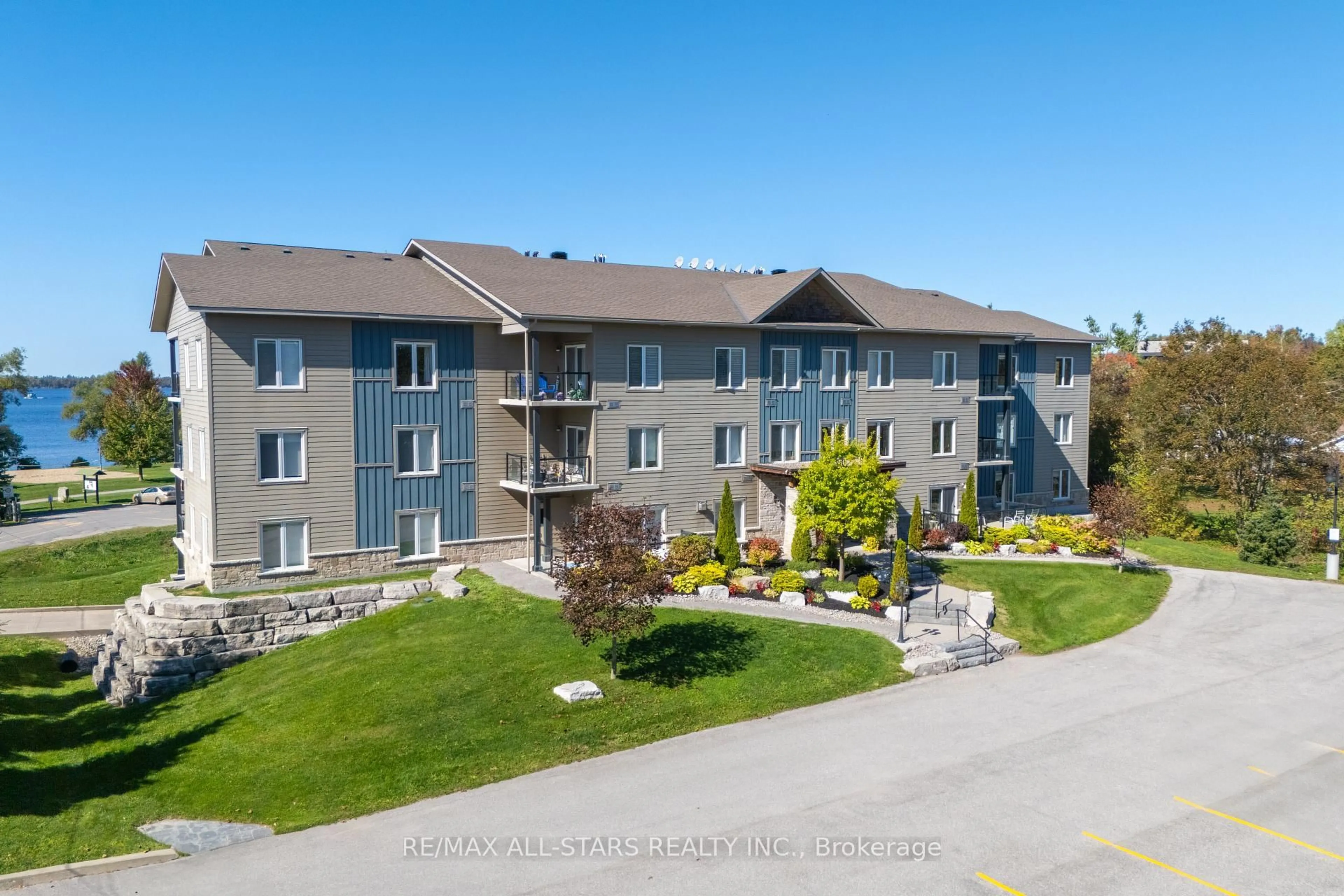 A pic from outside/outdoor area/front of a property/back of a property/a pic from drone, unknown for 94 Francis St #104, Kawartha Lakes Ontario K0M 1N0