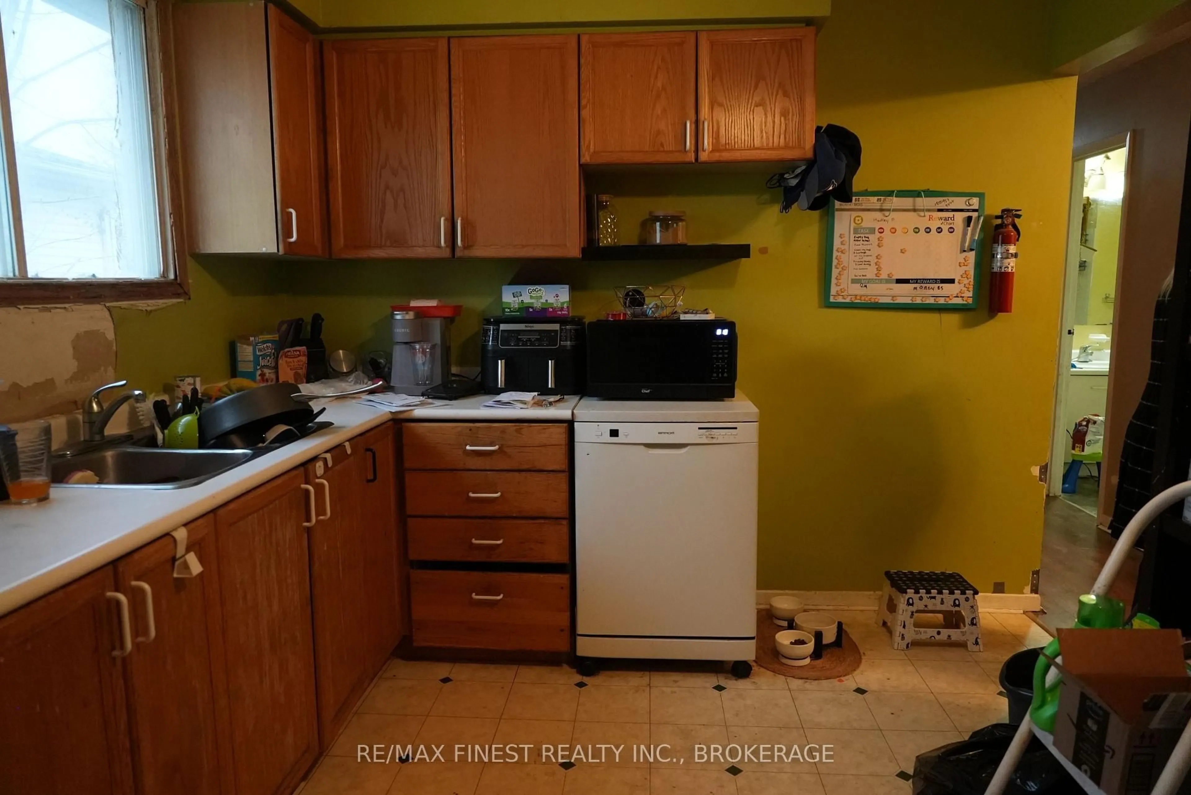 Standard kitchen, unknown for 279 Kingsdale Ave, Kingston Ontario K7M 8H8